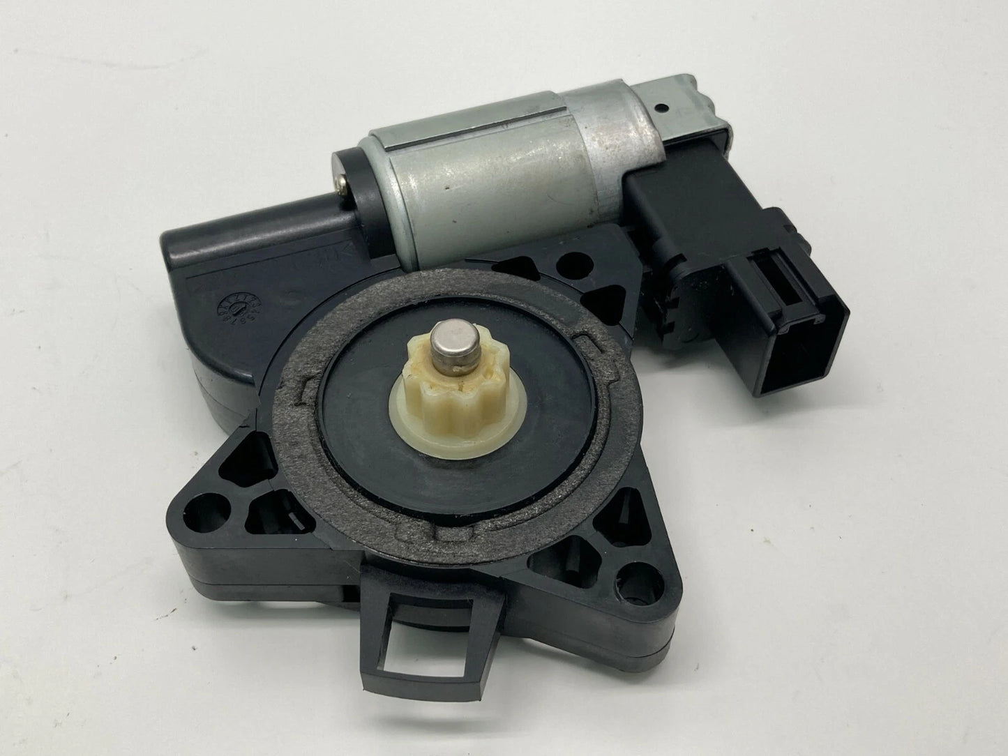 2004-2009 MAZDA 3 MAZDA3 REAR RIGHT SIDE DOOR POWER WINDOW MOTOR G22C5958X OEM