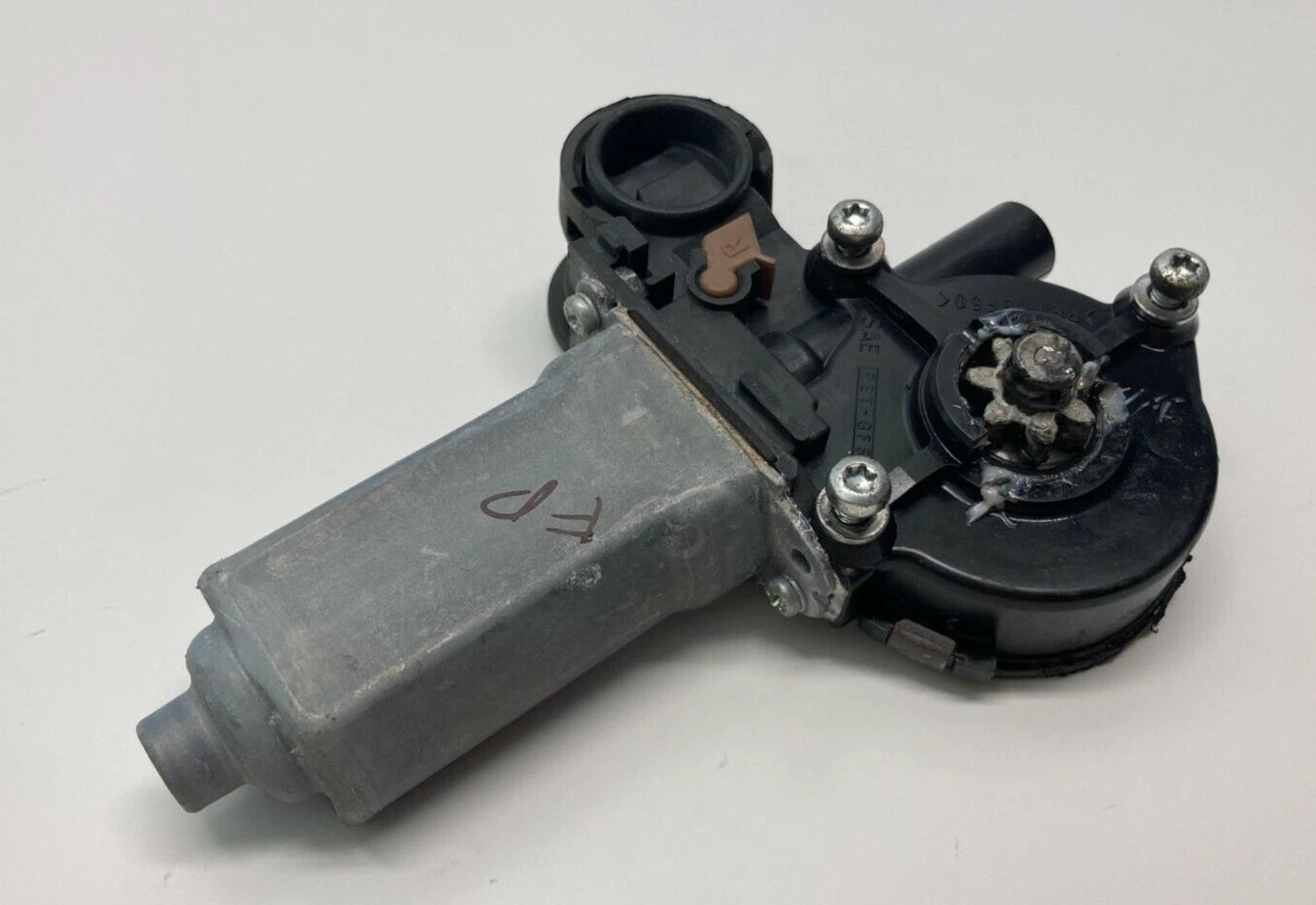 03-08 TOYOTA COROLLA MATRIX 02-06 CAMRY FRONT RIGHT DOOR WINDOW MOTOR 85710AA050