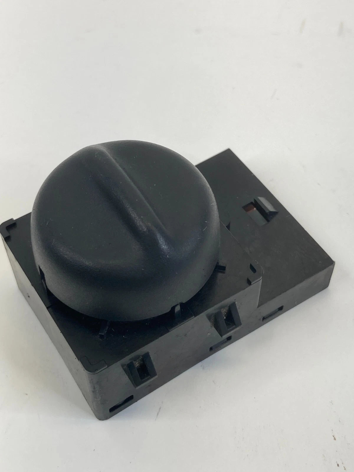 2002-2005 CHEVROLET TRAILBLAZER EXT RIGHT PASSENGER SEAT LUMBAR CONTROL SWITCH