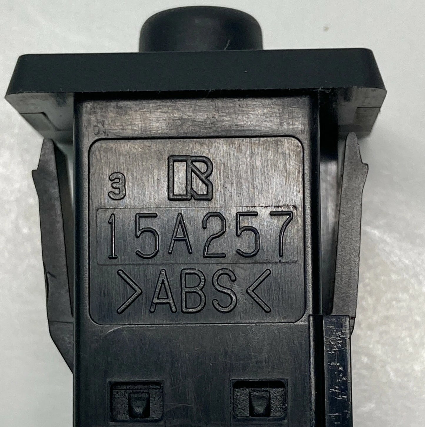 2004 04 TOYOTA PRIUS DASH POWER SMART KEY BUTTON SWITCH CONTROL 15A257 OEM