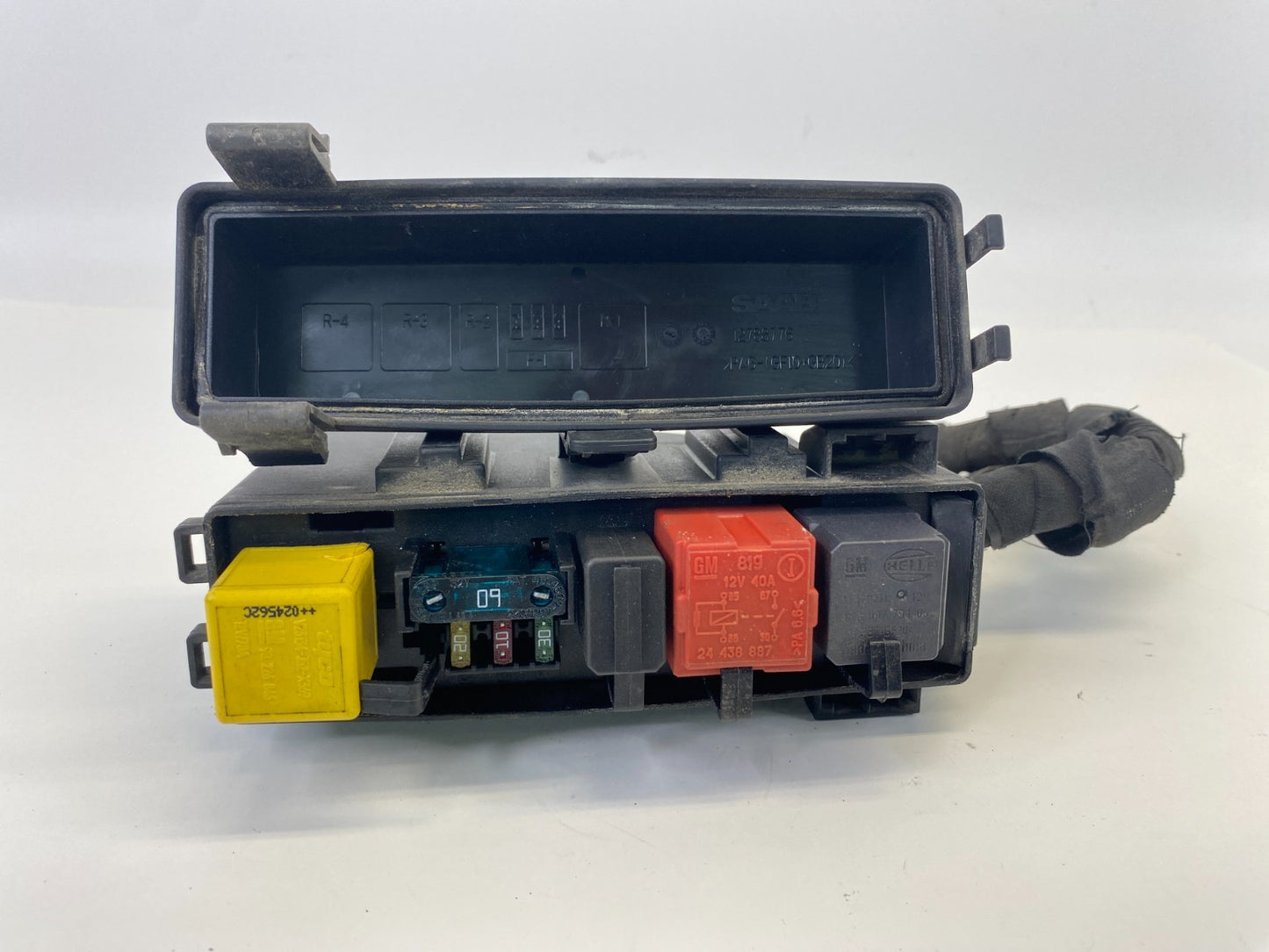 2003-2011 Saab 9-3 Engine 2.0L Fuse Box Relay Module Bracket Grommet 12788777