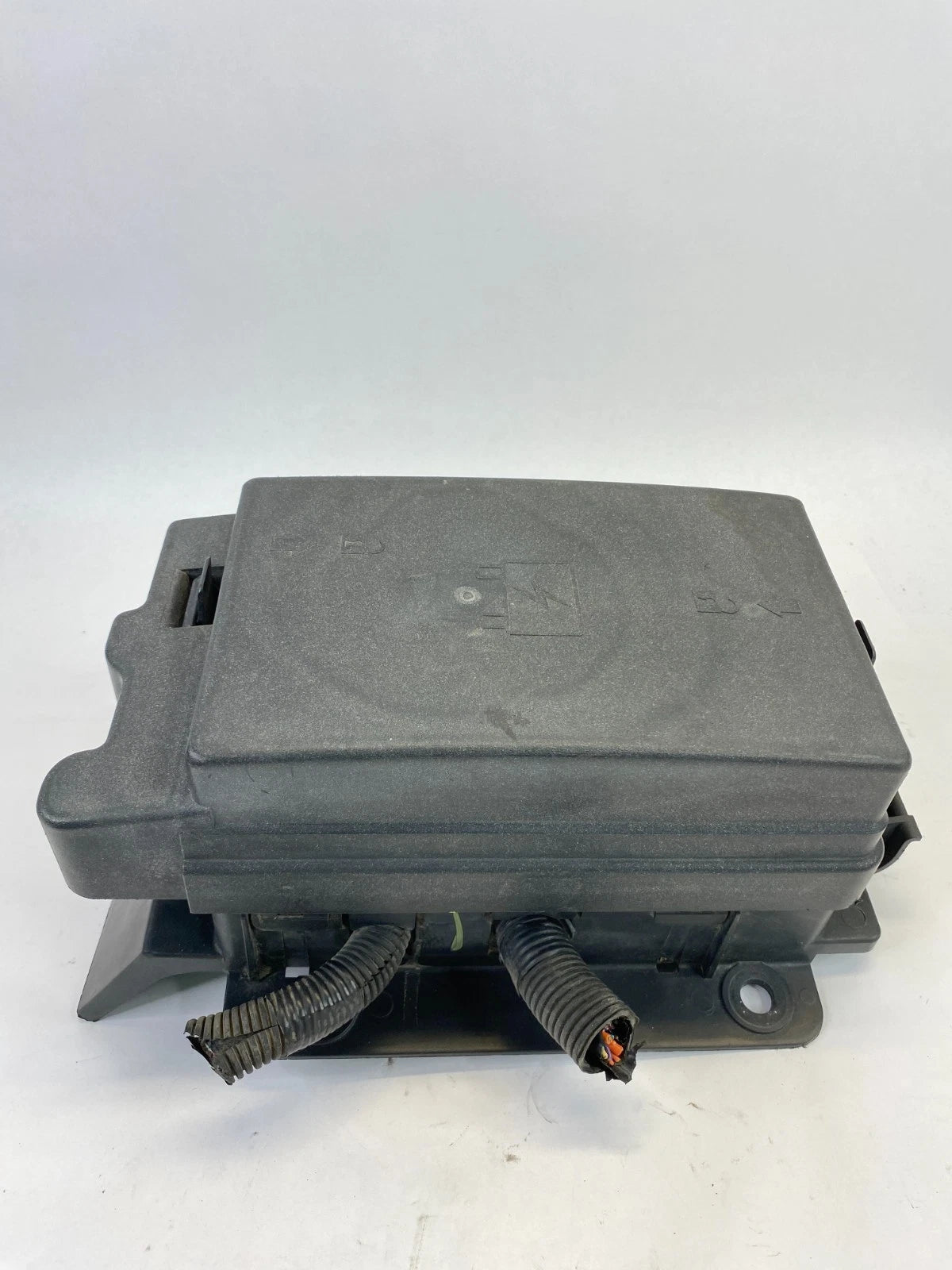 2004 2005 GMC ENVOY 4.2L RWD ENGINE FUSE BOX JUNCTION BLOCK PANEL ASSEMBLY OEM