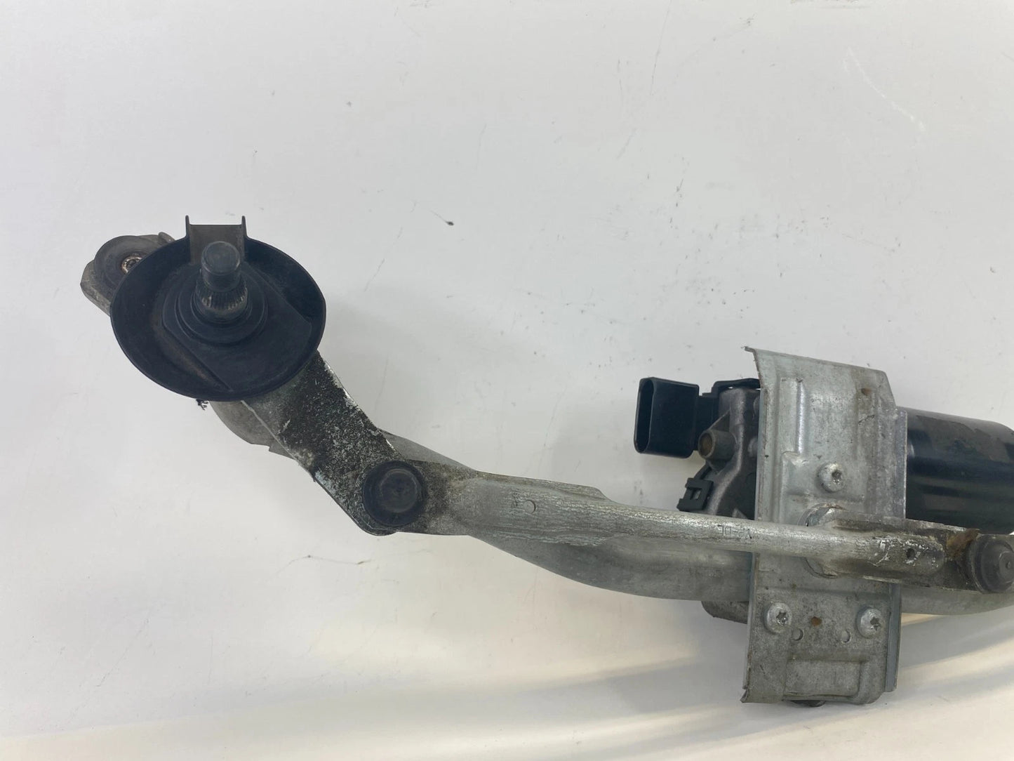15 16 17 18 19 20 21 KIA SEDONA FRONT WINDSHIELD WIPER MOTOR W/ LINKAGE OEM