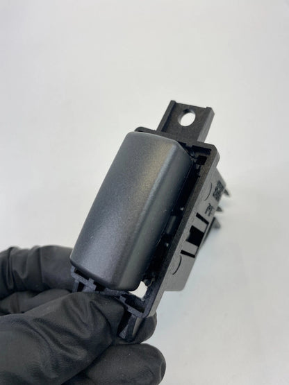 2002-2005 BMW 745I SEDAN RIGHT DASHBOARD GLOVE BOX BUTTON RELEASE 10862510GE OEM