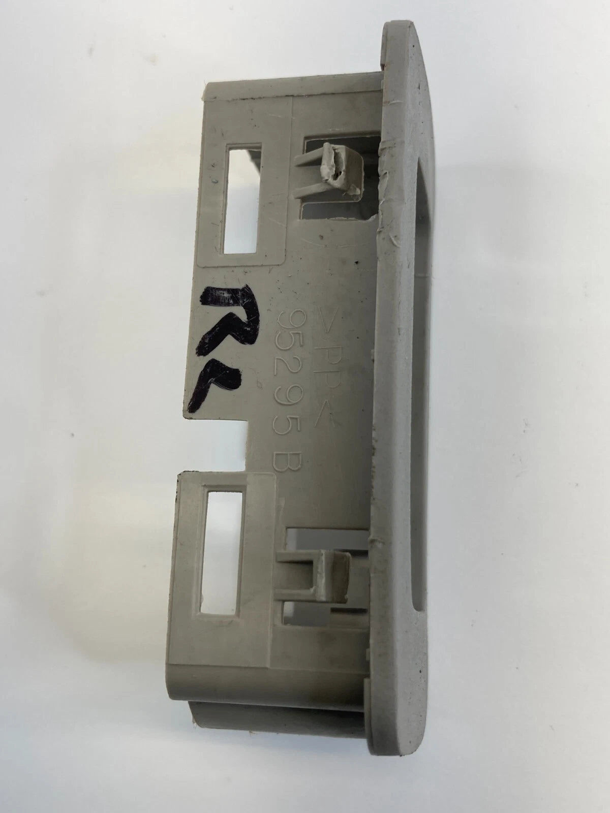 2006 2007 CHRYSLER 300 REAR LEFT SIDE DOOR WINDOW SWITCH COVER BEZEL 1052530AB