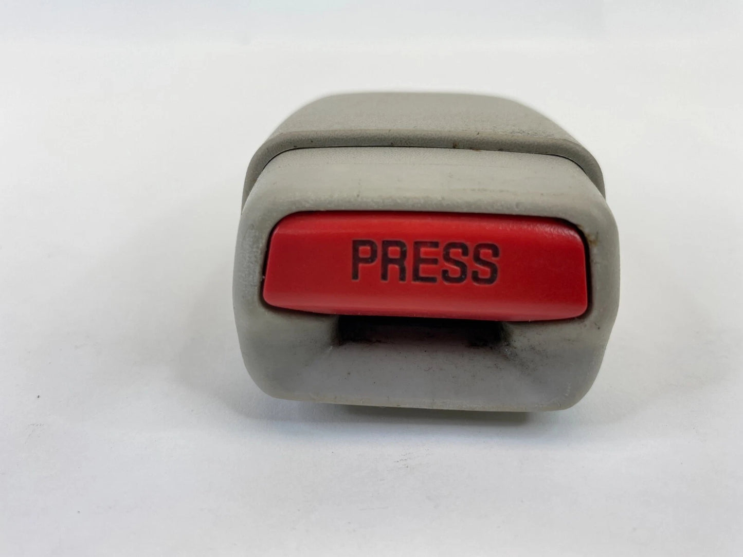 2005 05 DODGE MAGNUM FRONT RIGHT PASSENGER SIDE SEAT BELT BUCKLE ASSEMBLY OEM