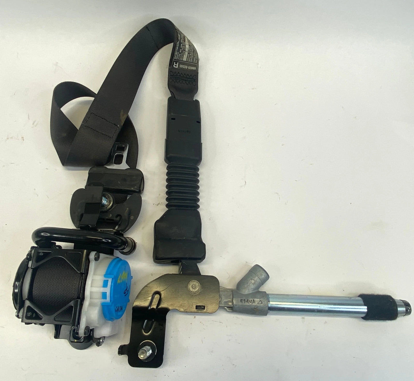 2014-2019 KIA SOUL SEAT BELT BUCKLE RETRACTOR FRONT RIGHT OEM FACTORY 88820-B250