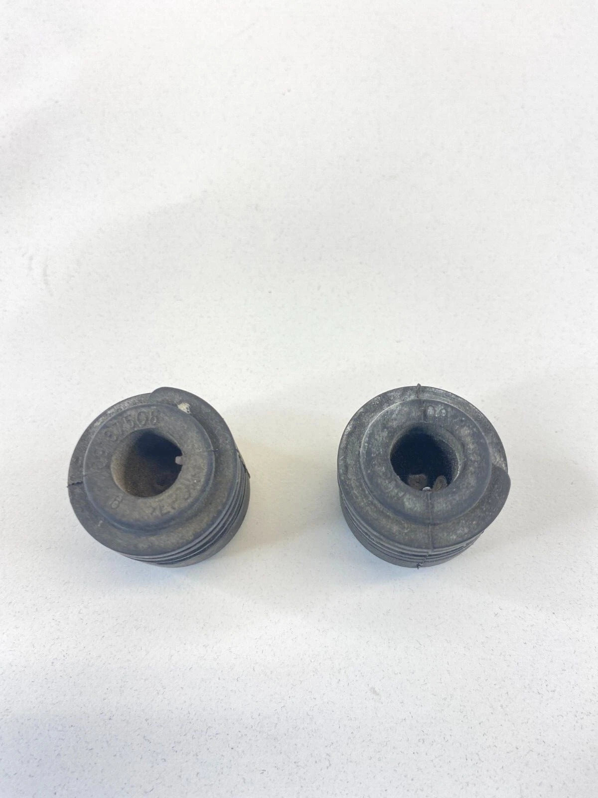 2004 05 06 07 08 09 10 2011 VOLVO S40 FRONT HOOD BUMPER RUBBER ADJUST PAIR SET