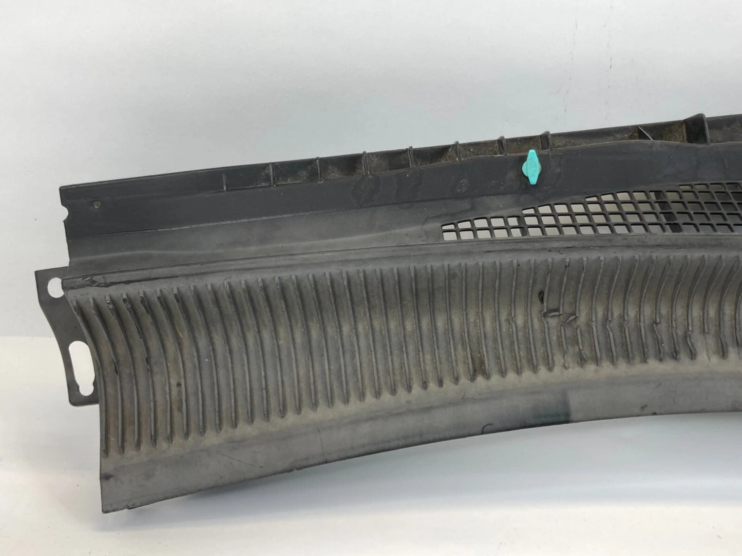 2003-2008 MAZDA 6 FRONT RIGHT SIDE WIPER ARM COWL TRIM COVER GK2A-507R0 OEM