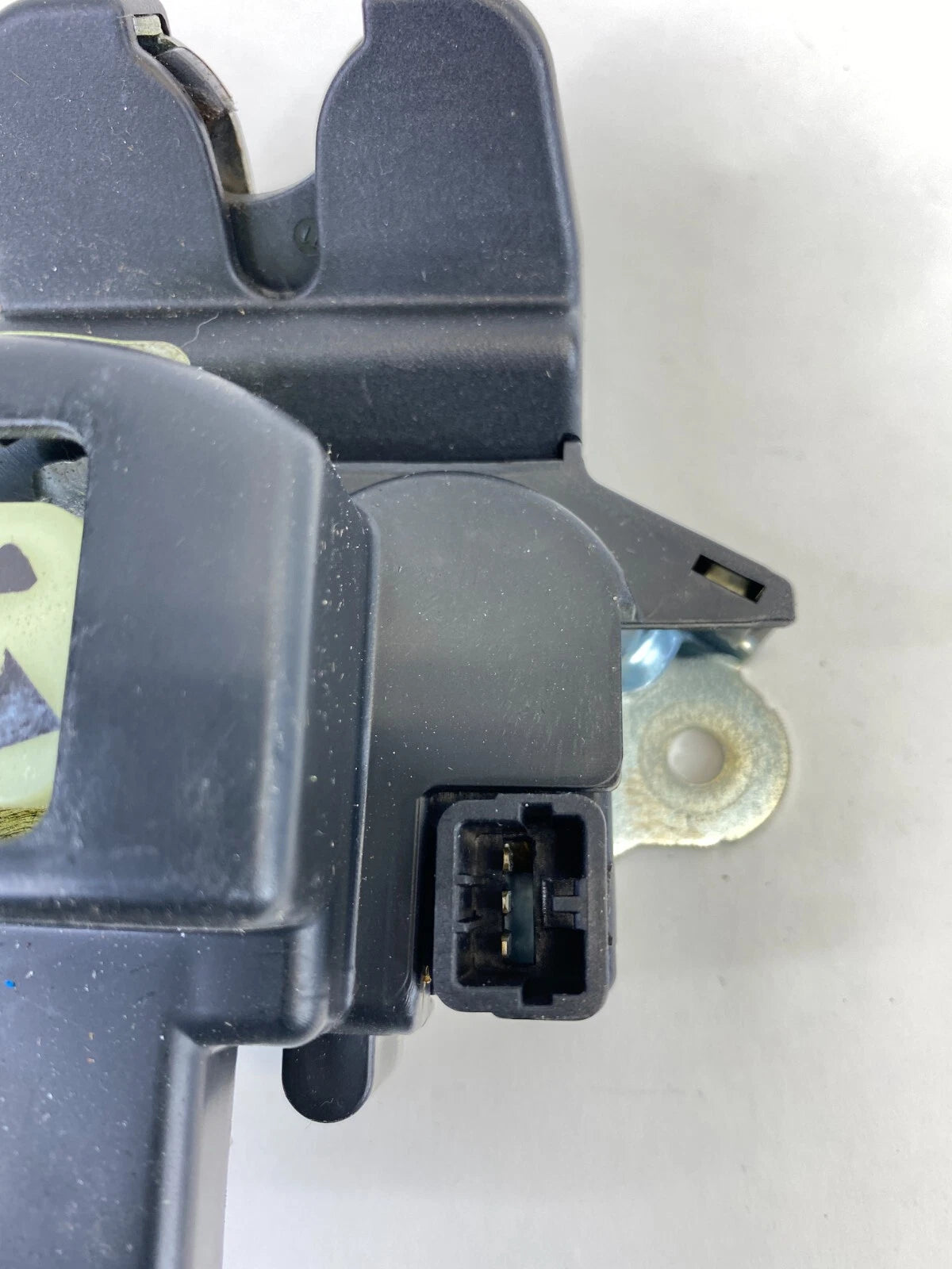 2014-2016 KIA FORTE SEDAN REAR TRUNK LOCK LATCH RELEASE ACTUATOR ASSY OEM
