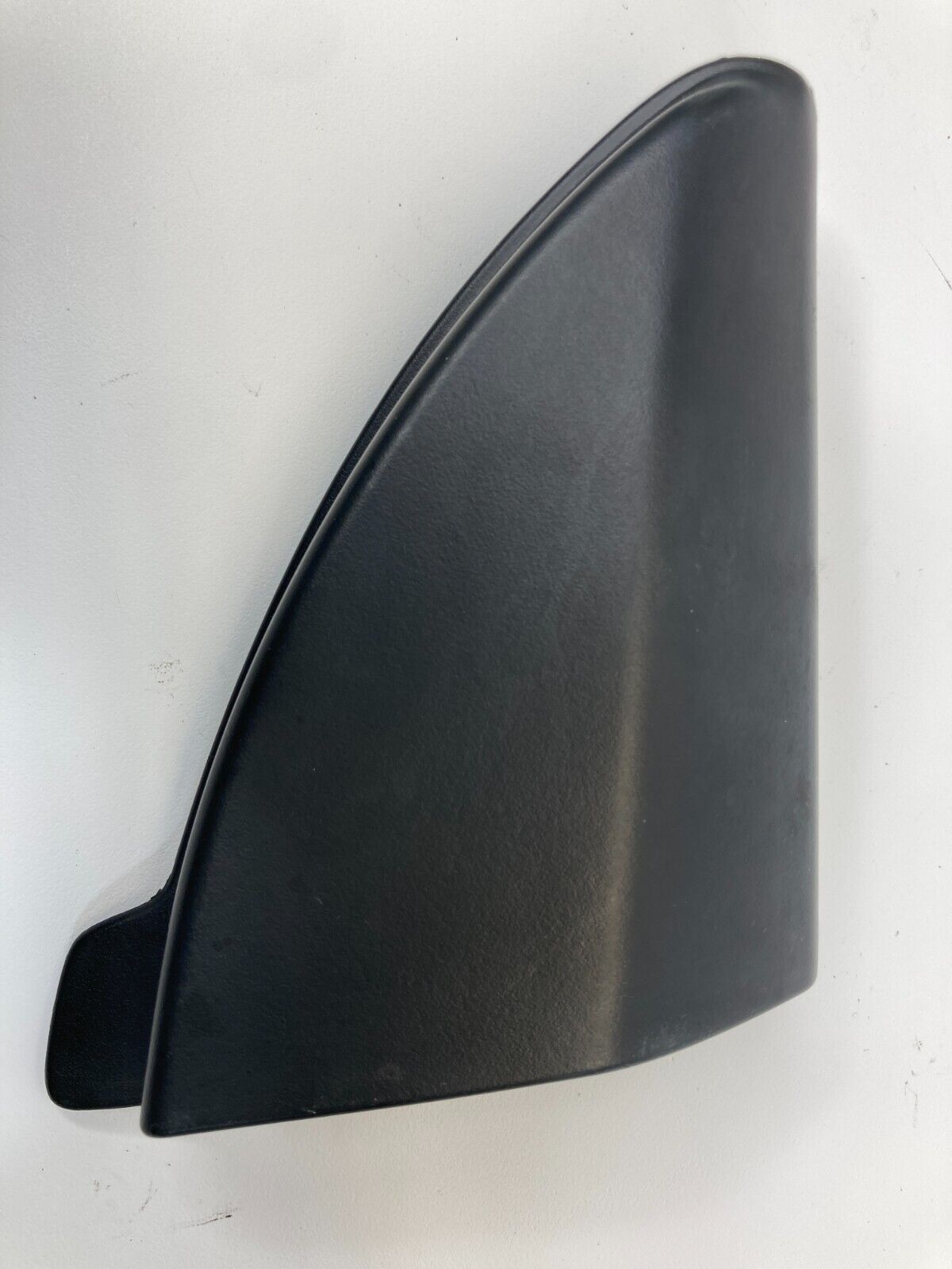 2011-2016 Chevrolet Cruze Front Right Passenger Interior Door Corner Cover