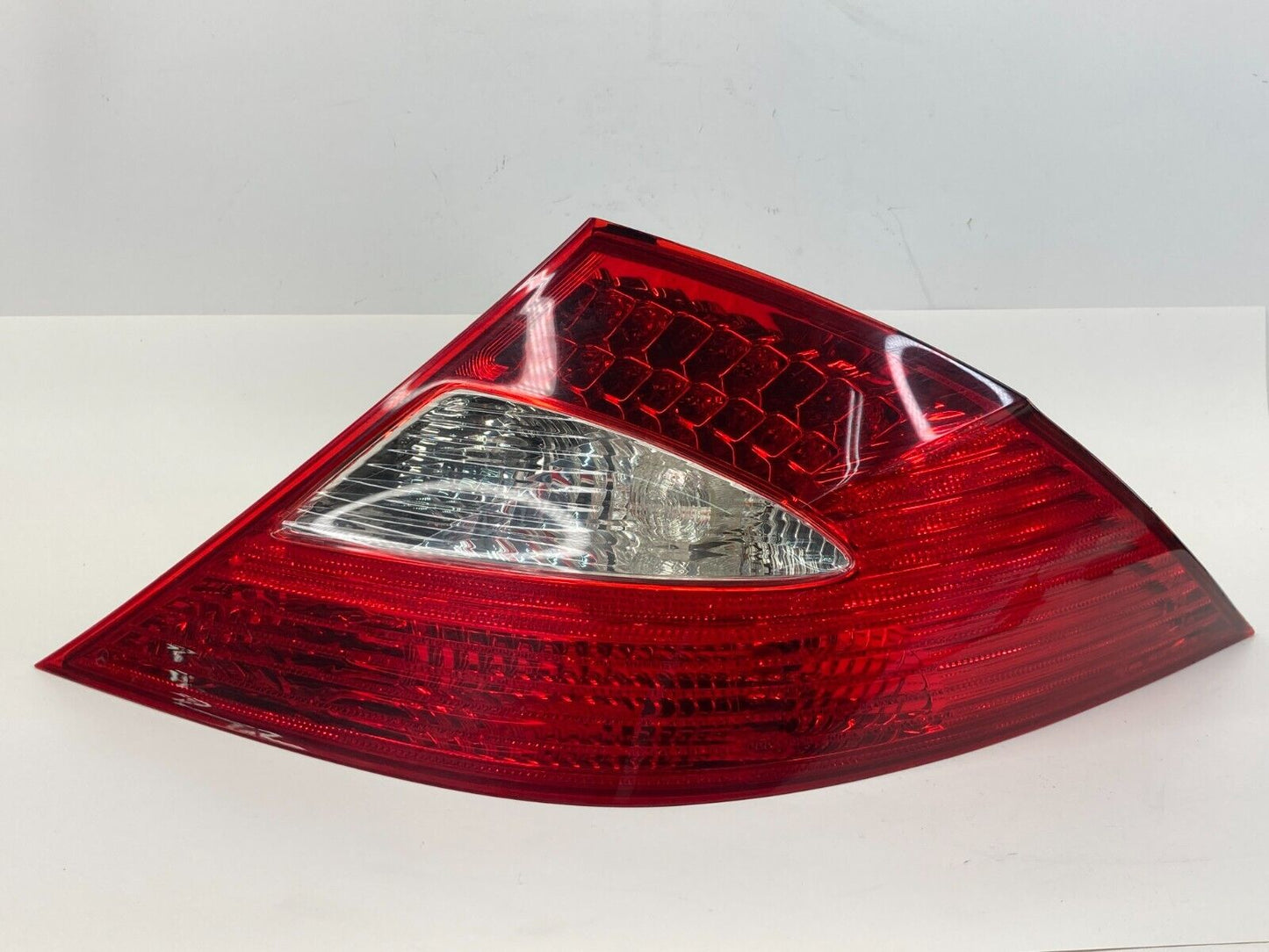 2006-2008 Mercedes-Benz CLS500 Right Passenger Tail Light Taillight A2198200264