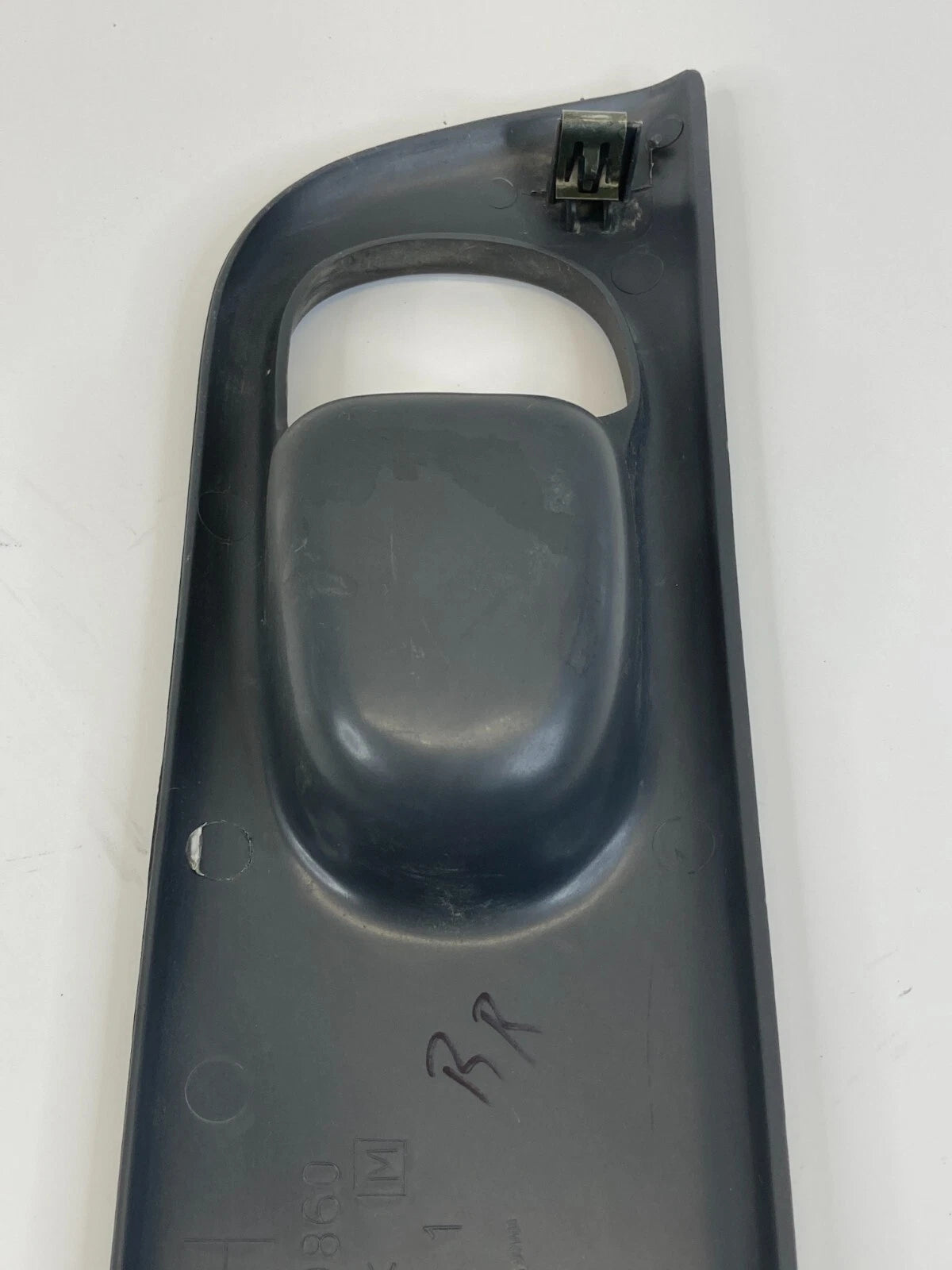 1997-2005 BUICK CENTURY REAR RIGHT INNER DOOR HANDLE BEZEL TRIM COVER 10279860