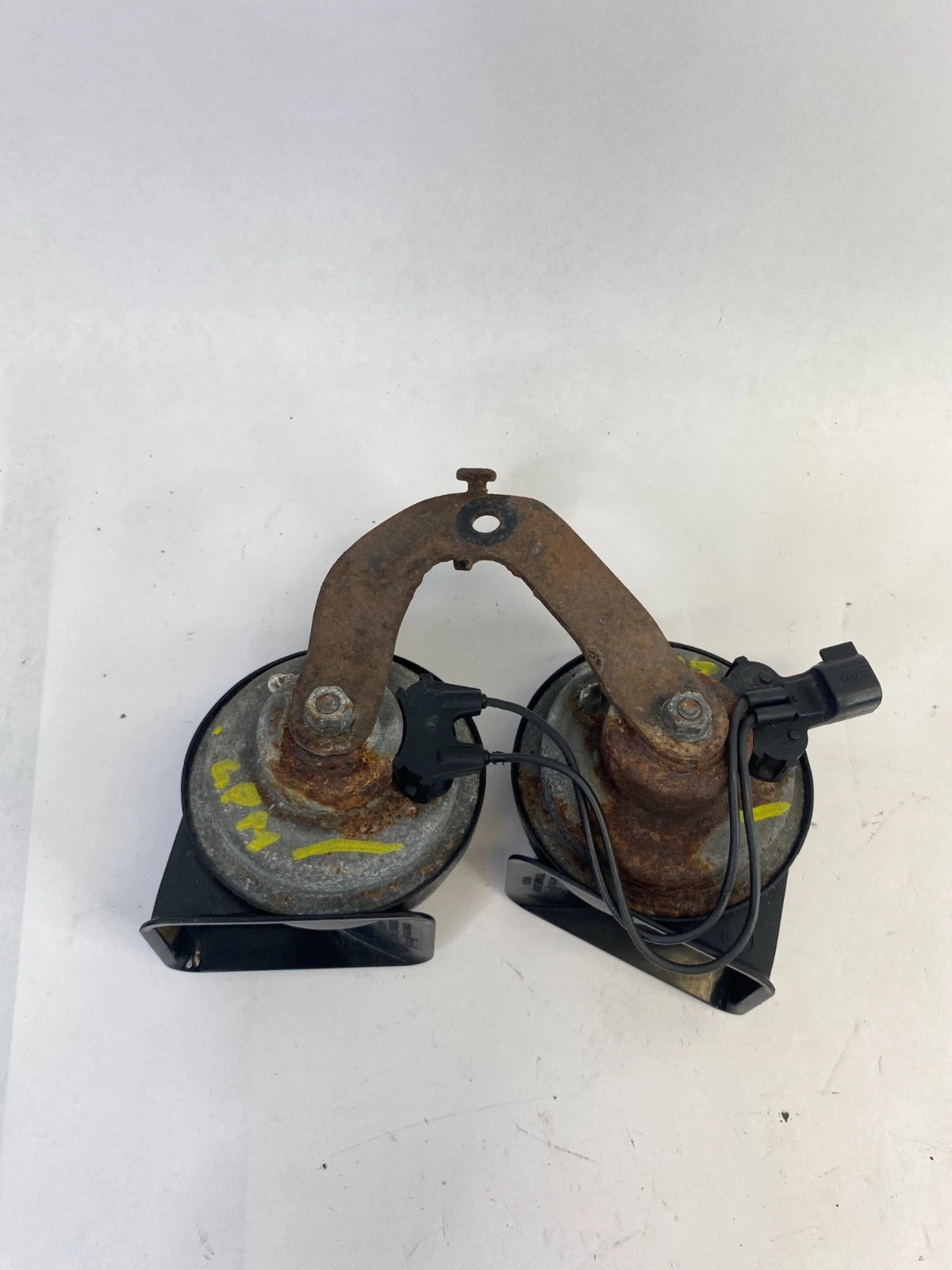 2009-2020 DODGE JOURNEY LOW & HIGH DUAL TONE NOTE HORN AND BRACKET MOUNT OEM