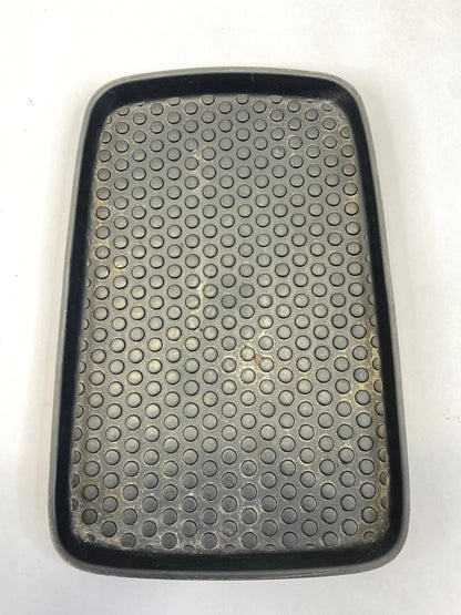 2003-2006 CHEVROLET TAHOE CENTER CONSOLE ARMREST MAT RUBBER INSERT 15070483 OEM