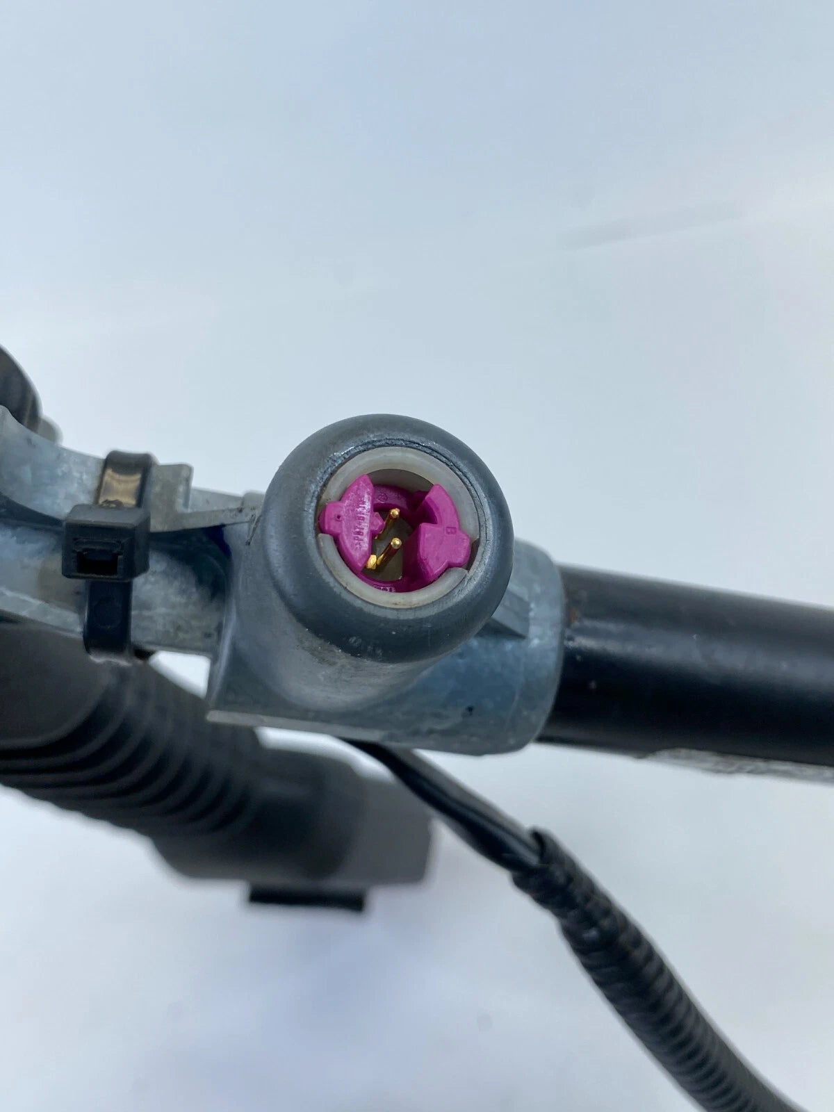 2003 03 LINCOLN NAVIGATOR EXPEDITION FRONT RIGHT PASSENGER SEAT BELT BUCKLE OEM