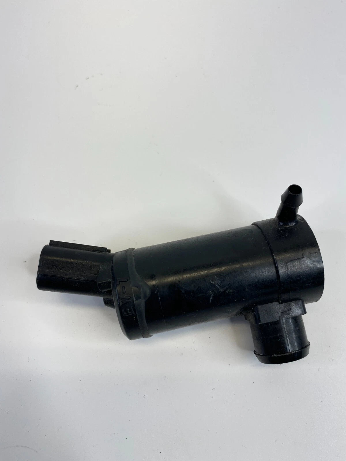 2006-2013 SUBARU FORESTER FRONT WINDSHIELD WIPER PUMP ASSEMBLY OEM