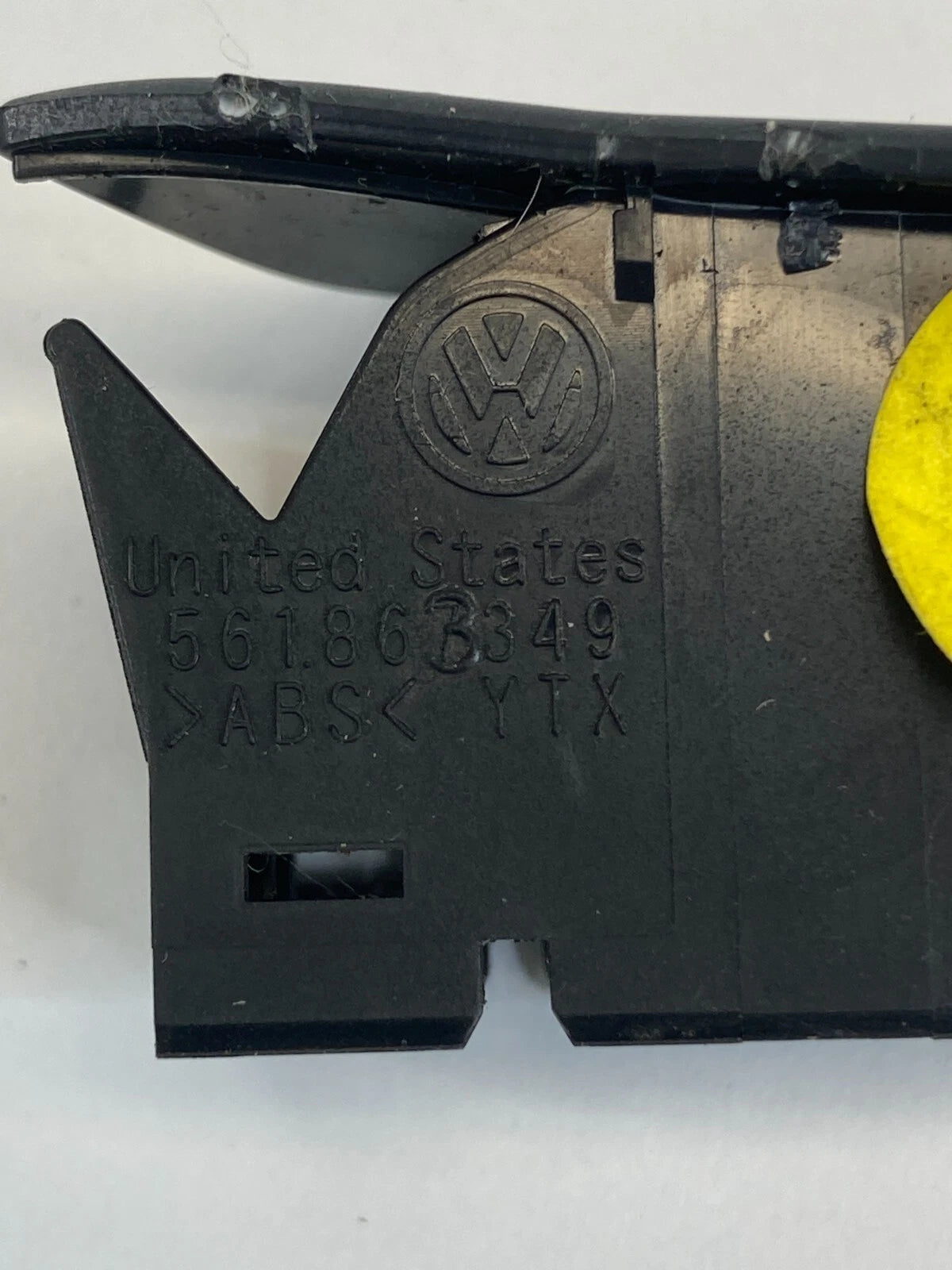 12-19 VOLKSWAGEN PASSAT FRONT LEFT DOOR TRUNK SWITCH BEZEL COVER 561863349 OEM