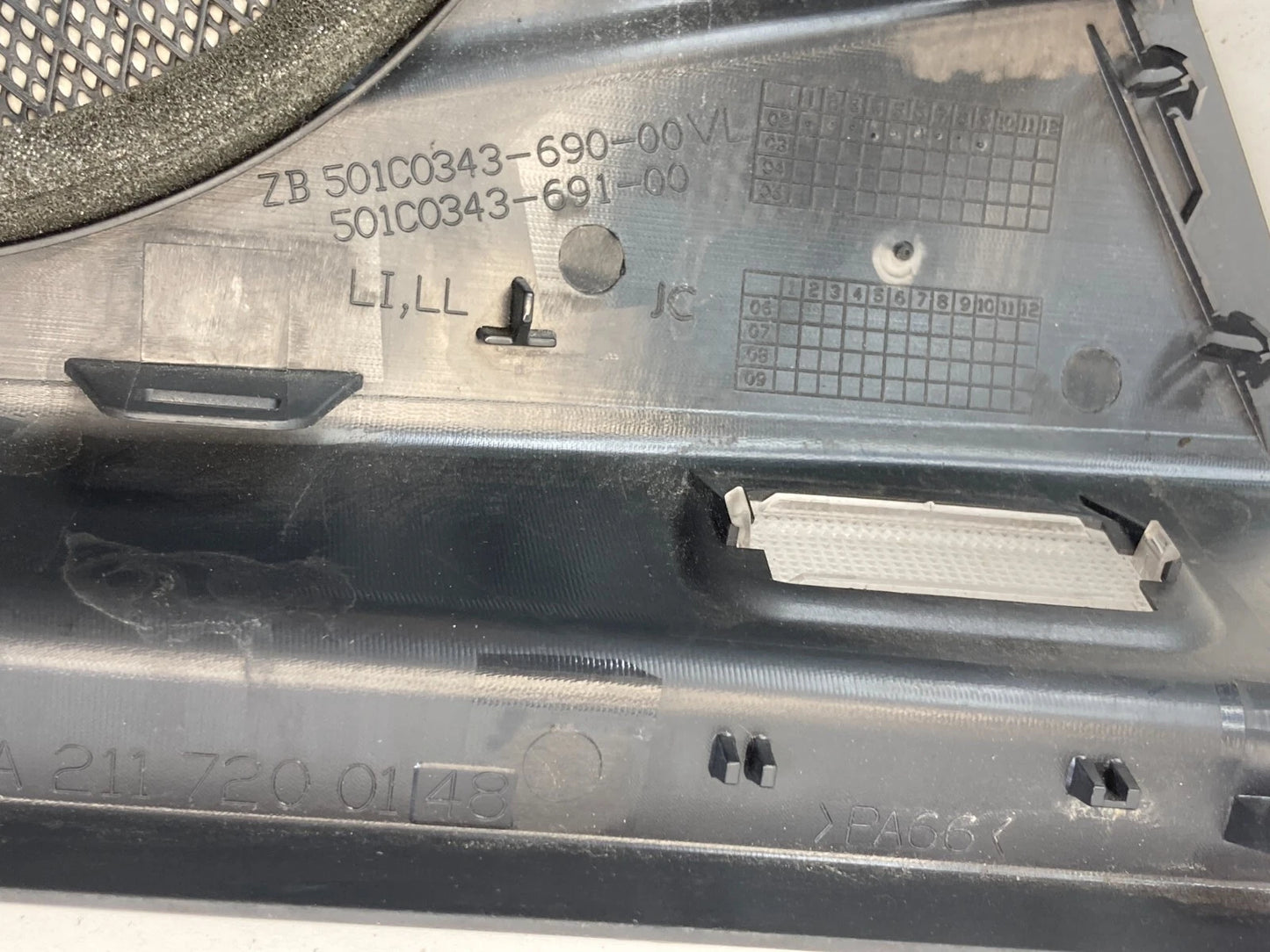 03-09 MERCEDES-BENZ E350 FRONT LEFT SIDE DOOR SPEAKER GRILLE COVER A2117200148