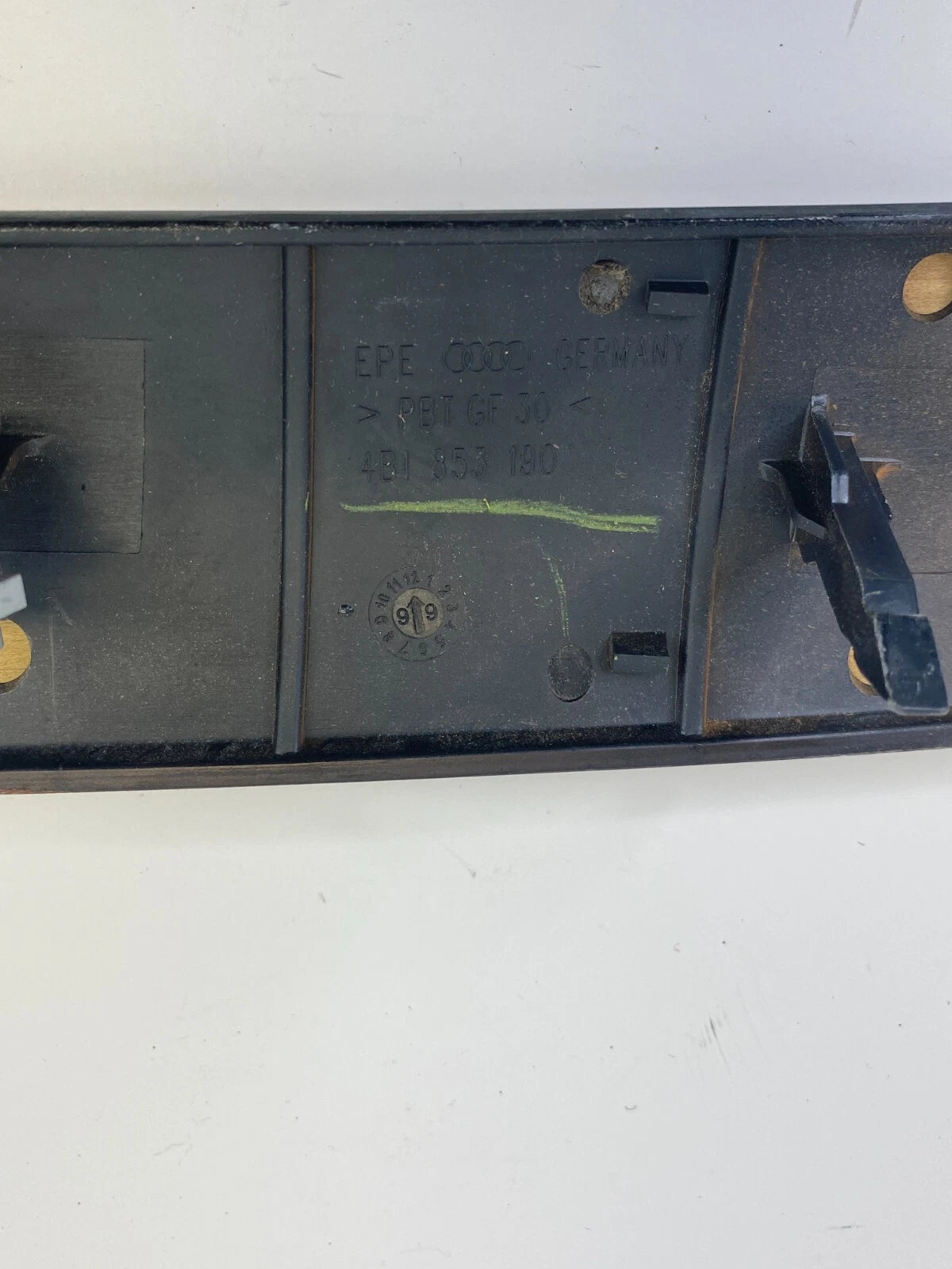 98-01 AUDI A6 QUATTRO DASH RIGHT SIDE COVER BEZEL PANEL TRIM MOLDING 4B1853190