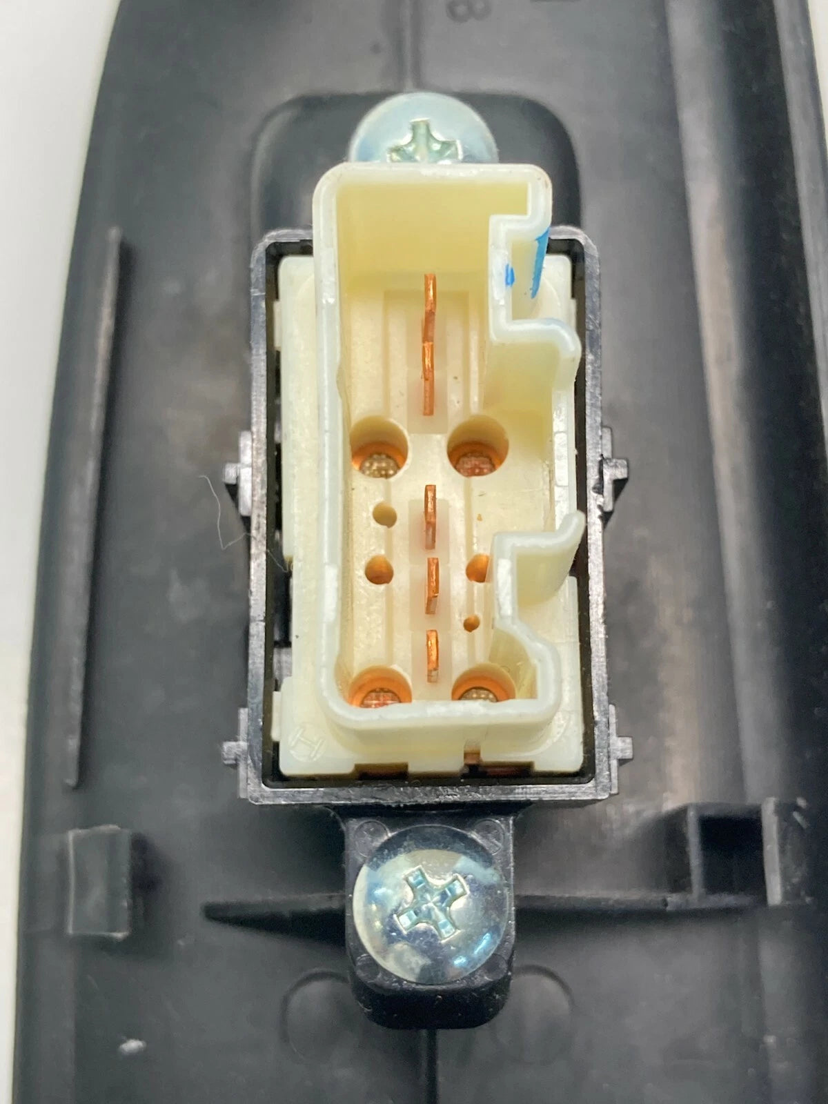 03-05 MAZDA 6 FRONT RIGHT PASSENGER SIDE DOOR POWER WINDOW SWITCH GK2E-684L1 OEM