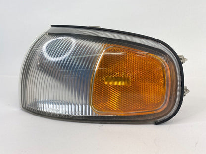 1995 1996 Toyota Camry Front Left Driver Side Parking Signal Light Lamp Assembly