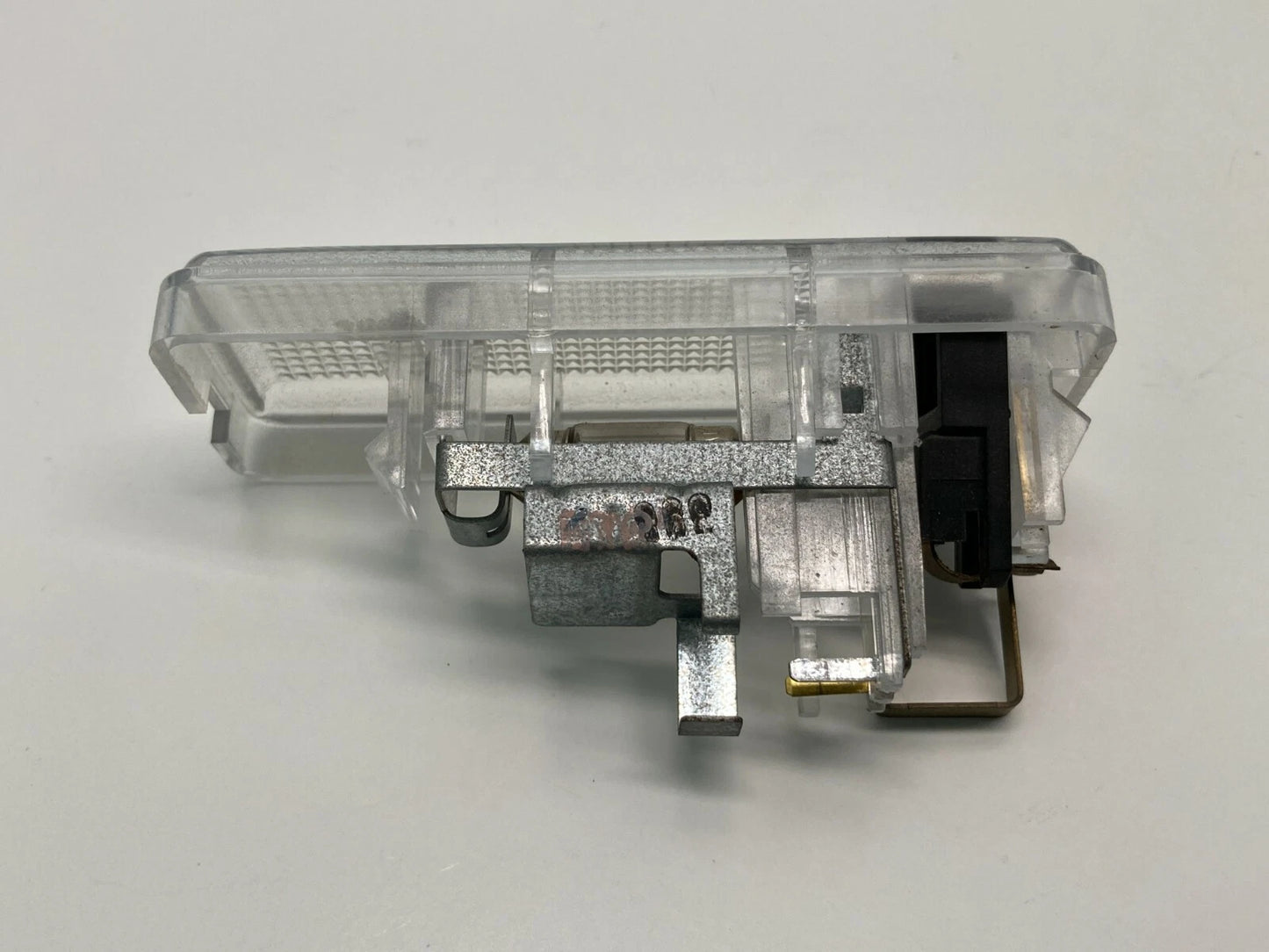 2004 04 MAZDA MPV REAR HATCH CARGO TRUNK DOME MAP LIGHT LAMP OEM
