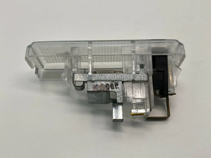 2004 04 MAZDA MPV REAR HATCH CARGO TRUNK DOME MAP LIGHT LAMP OEM