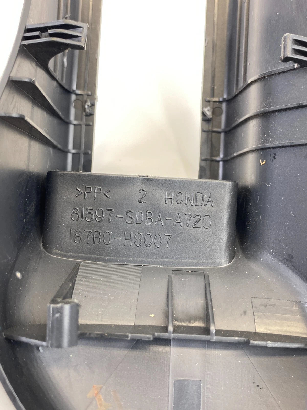 03-07 HONDA ACCORD FRONT LEFT OUTER SEAT TRACK END CAP COVER 81597-SDBA-A720 OEM