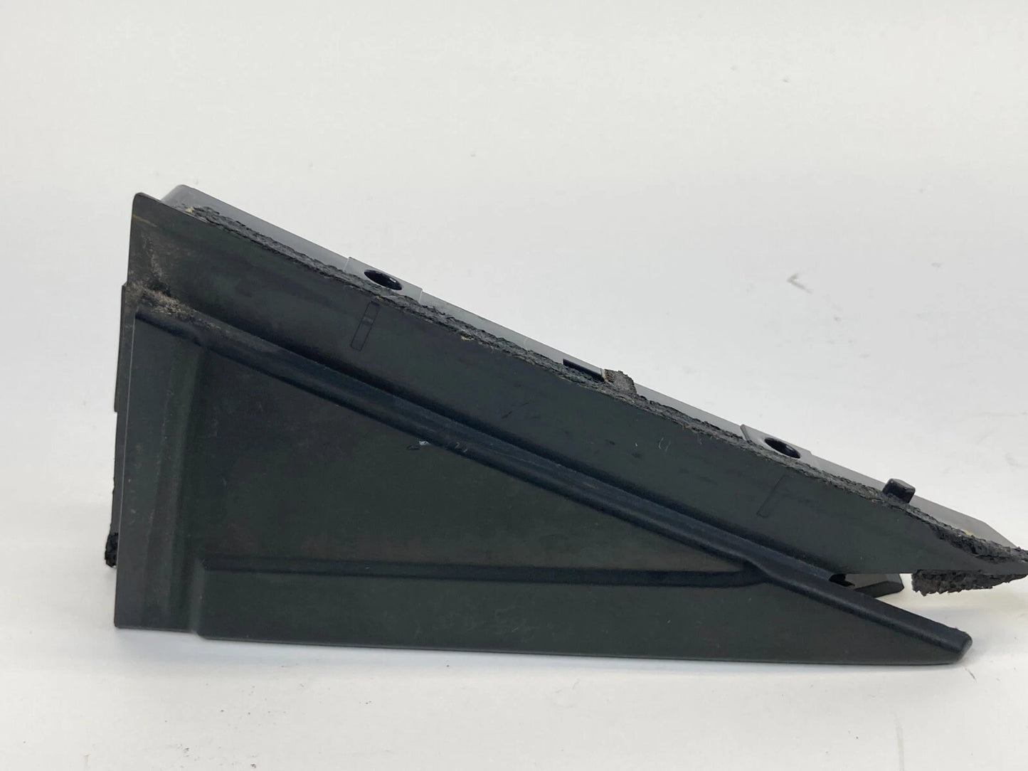 2008-2013 NISSAN ROGUE REAR RIGHT SIDE DOOR CORNER WINDOW GLASS COVER TRIM