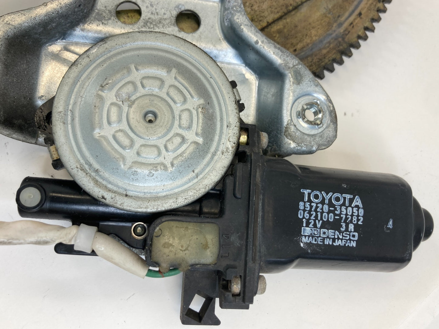96-02 Toyota 4Runner Front Left Side Door Window Motor W/ Regulator 85720-35050