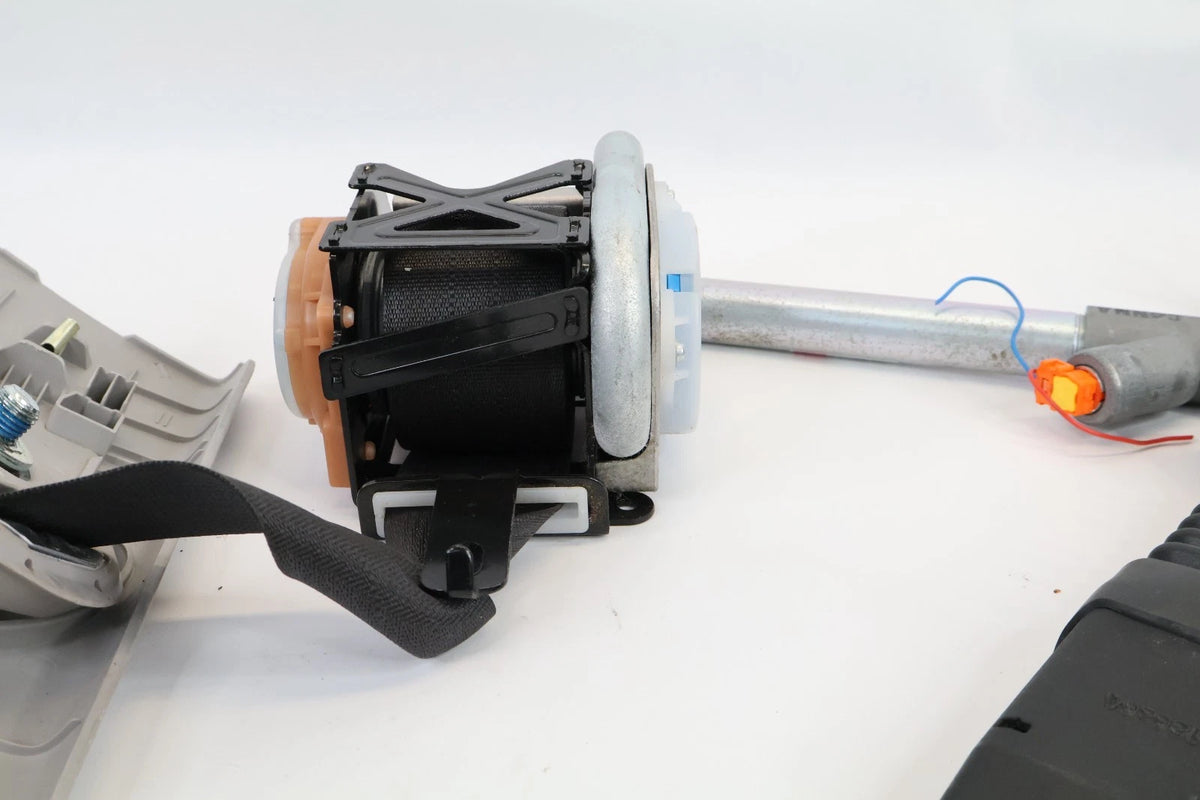 2012 2013 KIA SOUL FRONT RIGHT PASSENGER SIDE SEAT BELT RETRACTOR 88820-2K610