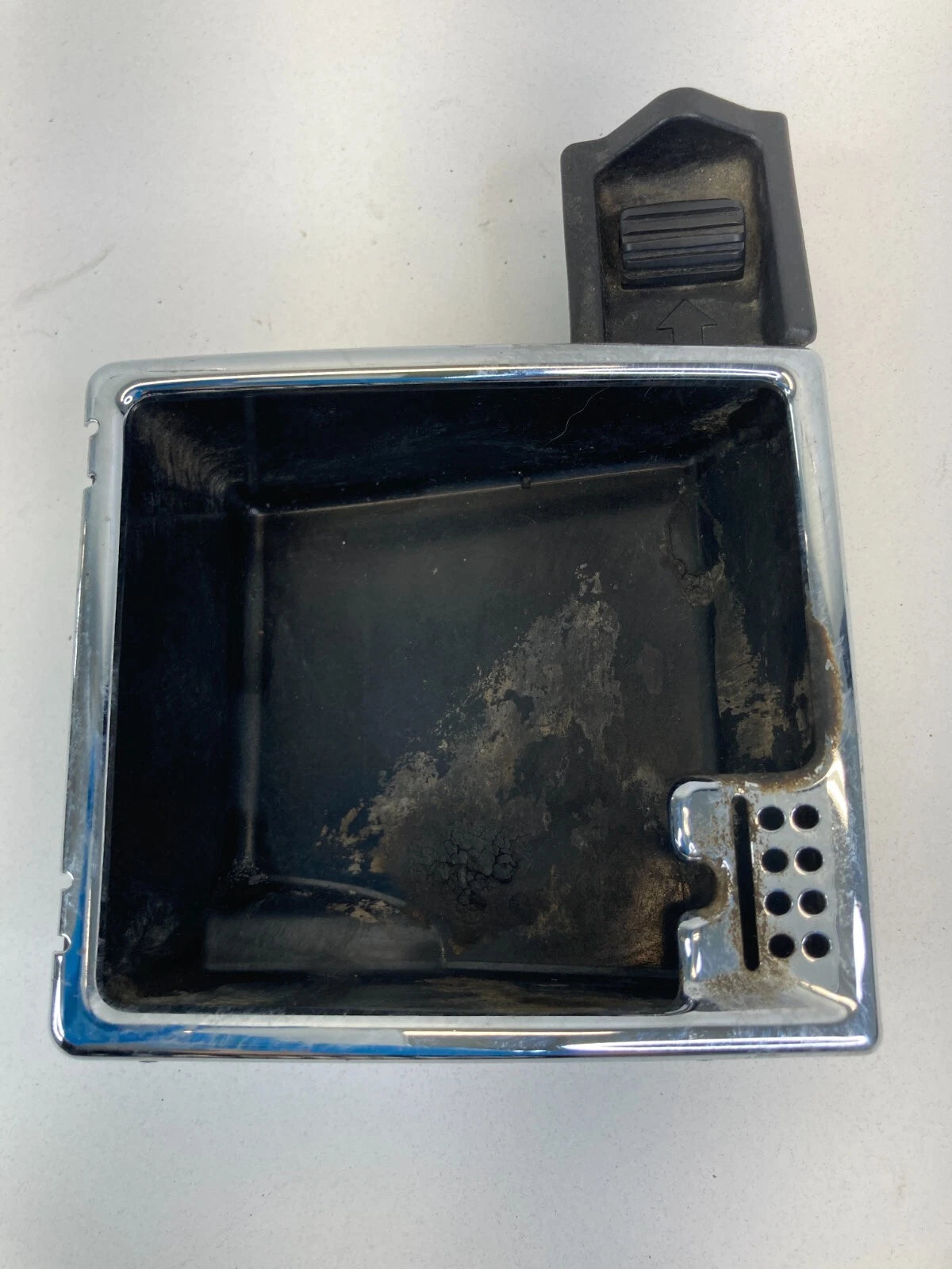 03-09 MERCEDES BENZ E320 FRONT CENTER CONSOLE COIN ASHTRAY STORAGE A2118100428