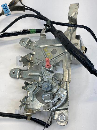05-10 HONDA ODYSSEY REAR RIGHT SLIDING MANUAL DOOR LOCK LATCH BRACKET WIRE OEM