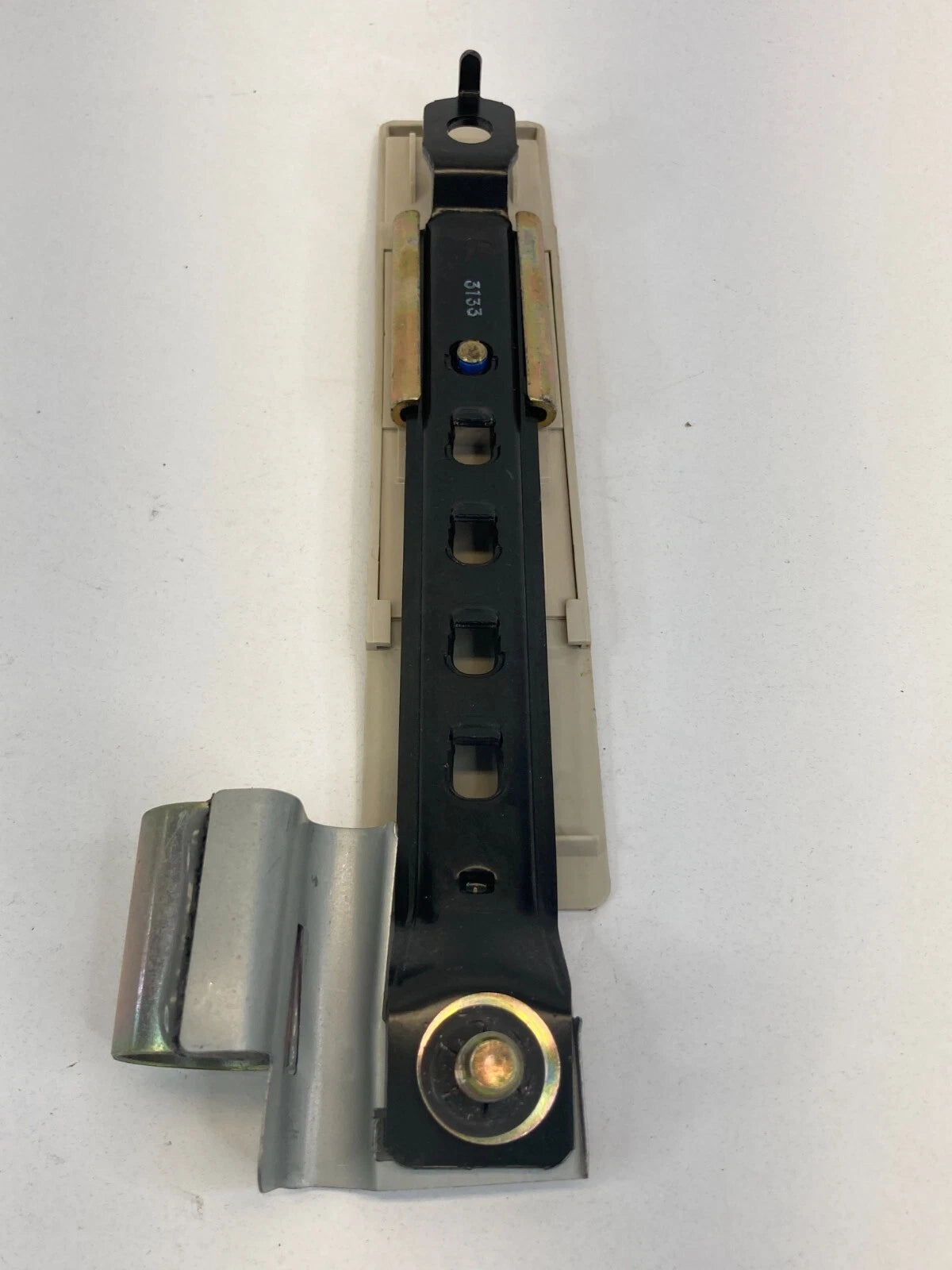 2002-2004 SUBARU OUTBACK WAGON FRONT RIGHT PASSENGER SEAT BELT ADJUSTER RH OEM