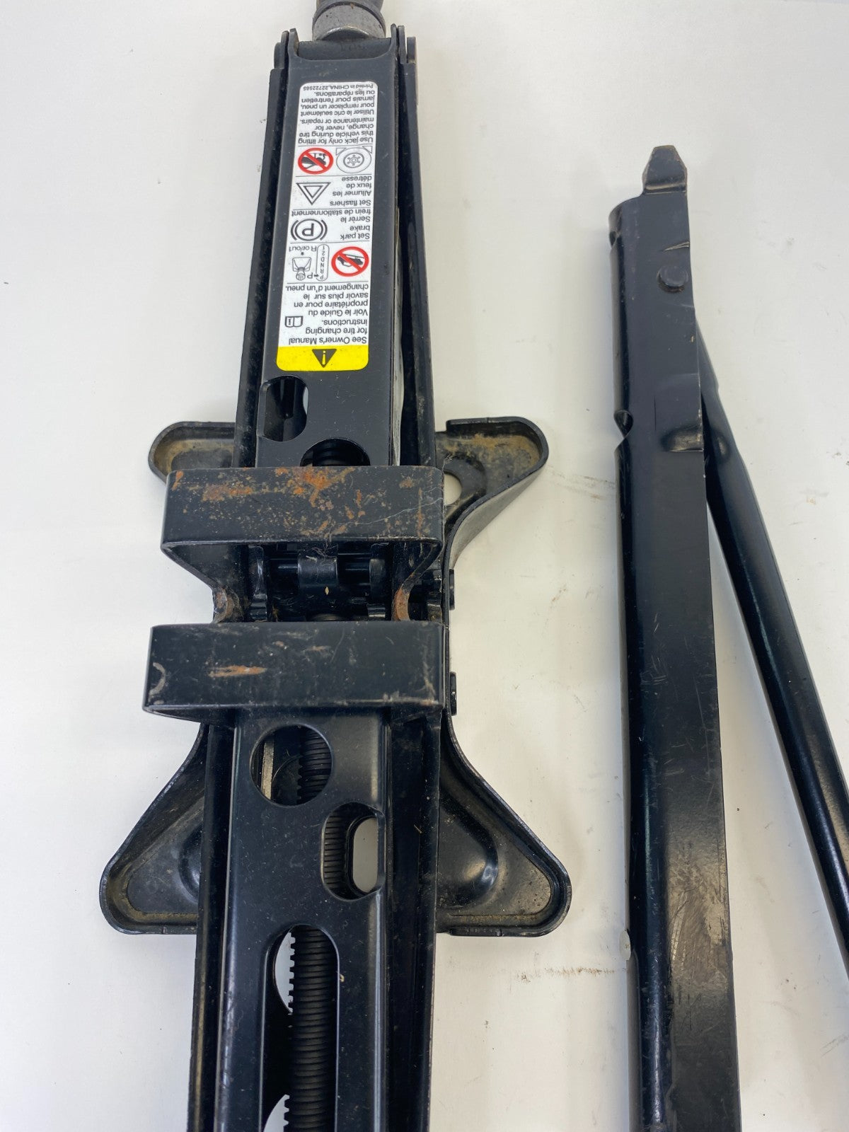 2010-2017 GMC Terrain Emergency Spare Tire Jack & Tool Assembly 22722565