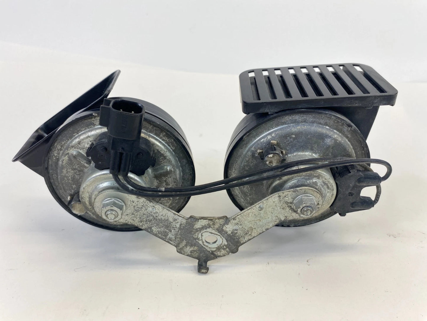 2013-2019 Ford Taurus Police Interceptor Sedan High & Low Horn Note Alarm OEM