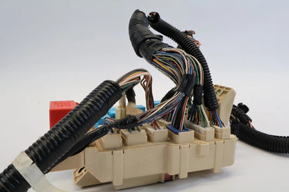 2005 2006 TOYOTA TUNDRA 4.7L CREW CAB INTERIOR DASH CABIN FUSE BOX RELAY OEM