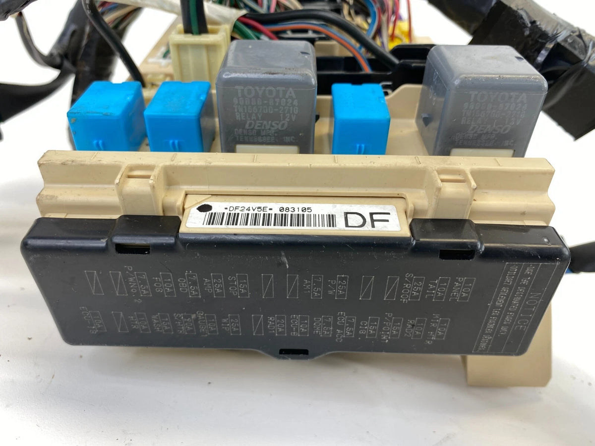 04-06 TOYOTA SOLARA COUPE 2.4L AT INTERIOR CABIN UNDER DASH FUSE RELAY BOX OEM