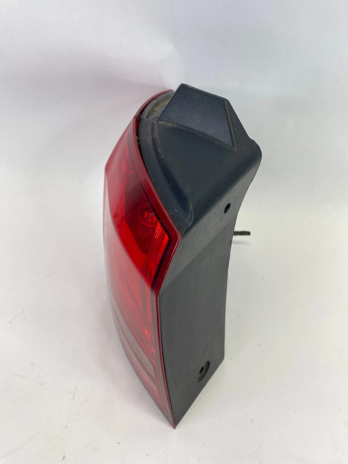 2009-2020 DODGE JOURNEY REAR LEFT OUTER QUARTER TAIL LIGHT TAILLIGHT 05067785A
