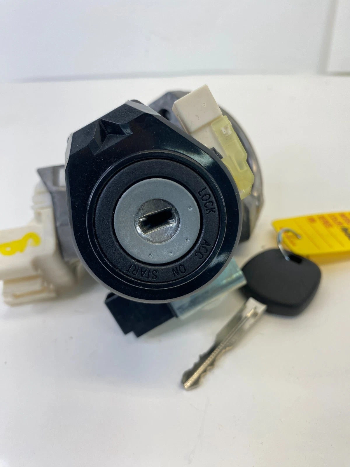 2006-2012 TOYOTA YARIS SEDAN HATCHBACK IGNITION SWITCH LOCK CYLINDER KEY OEM