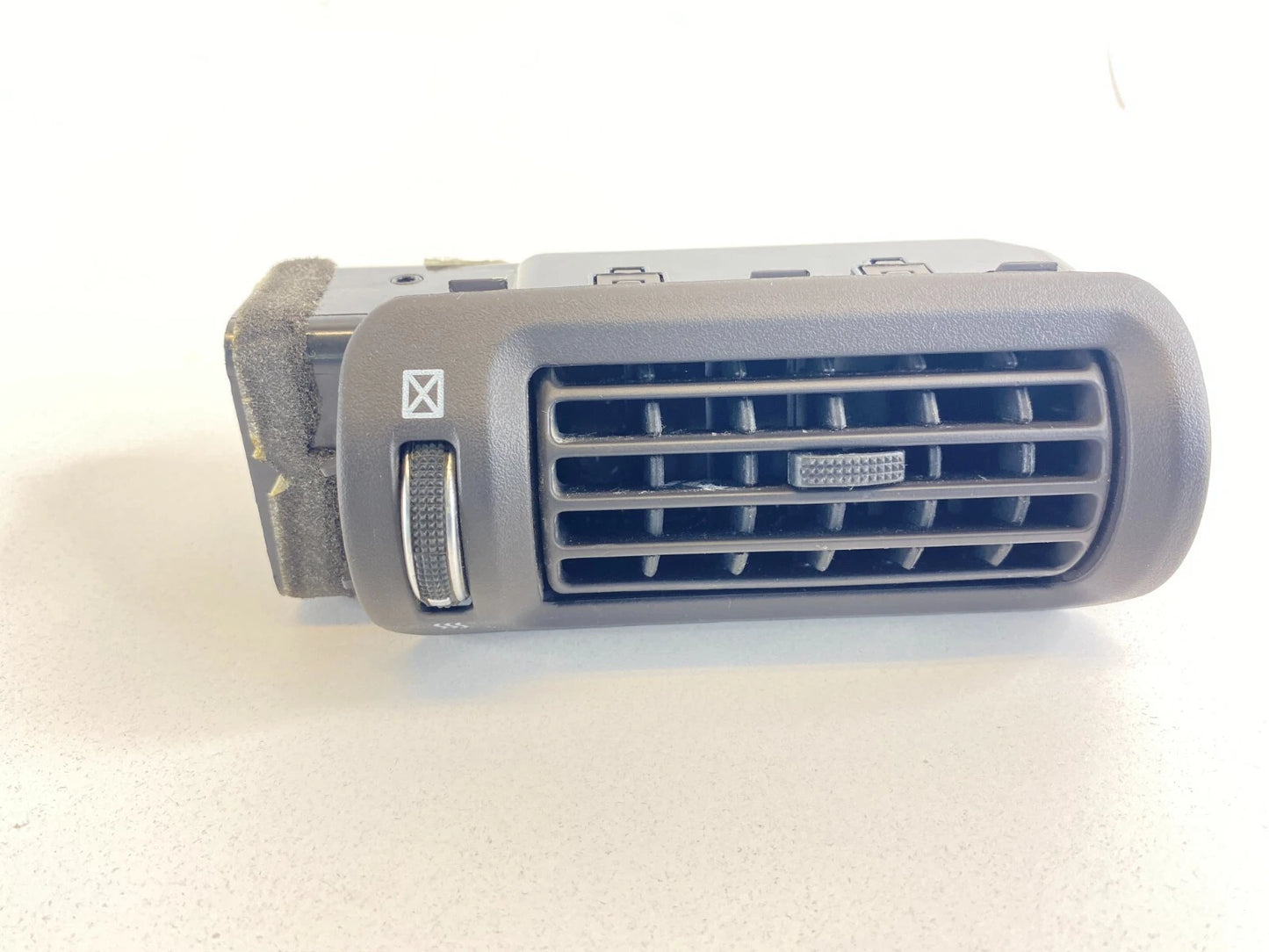 2010-2012 HYUNDAI SANTA FE REAR LEFT DRIVER SIDE PILLAR AC AIR VENT U04467-3800