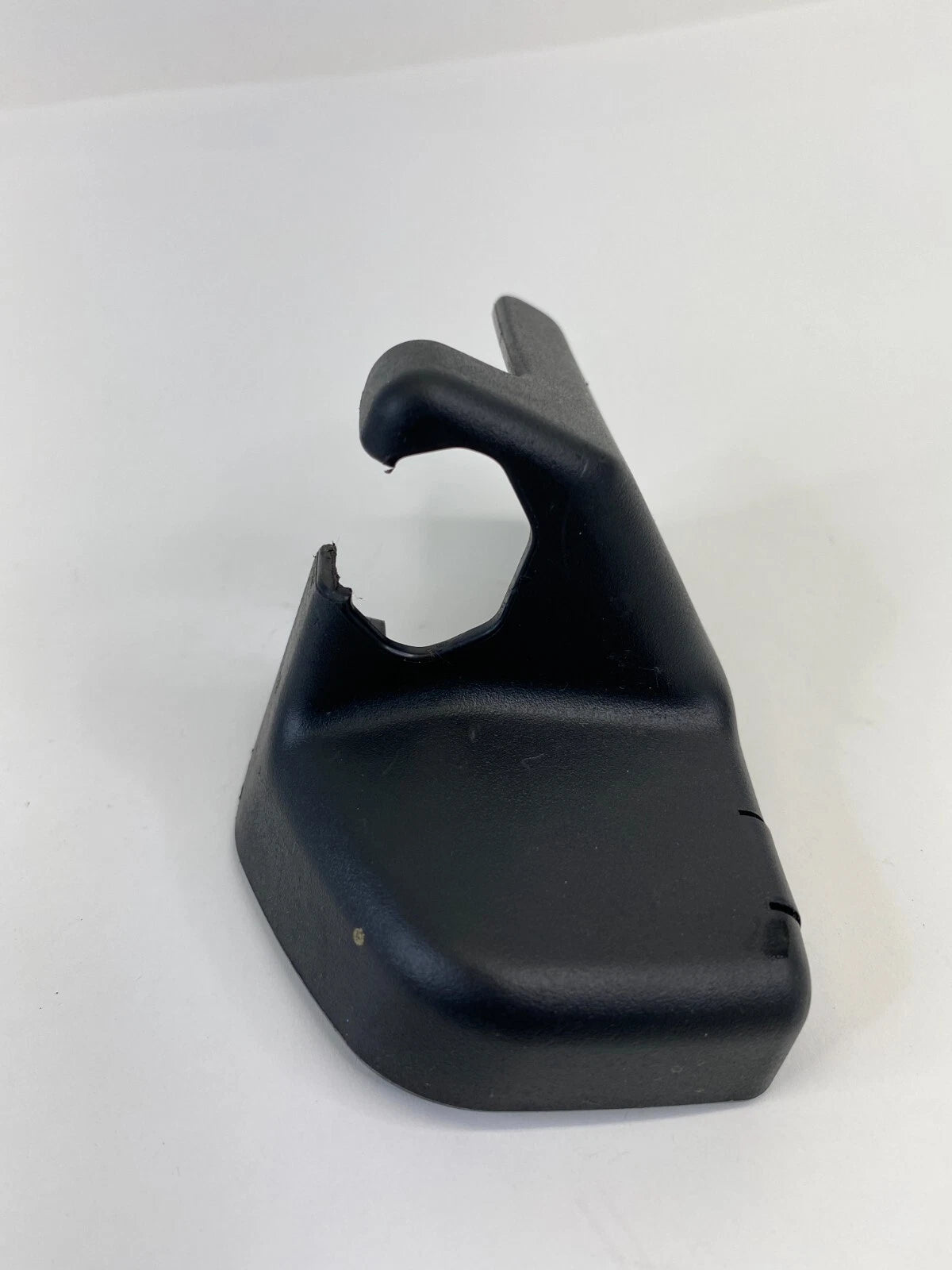 03-08 TOYOTA COROLLA FRONT RIGHT INNER SEAT TRACK END COVER TRIM 72157-02060-B