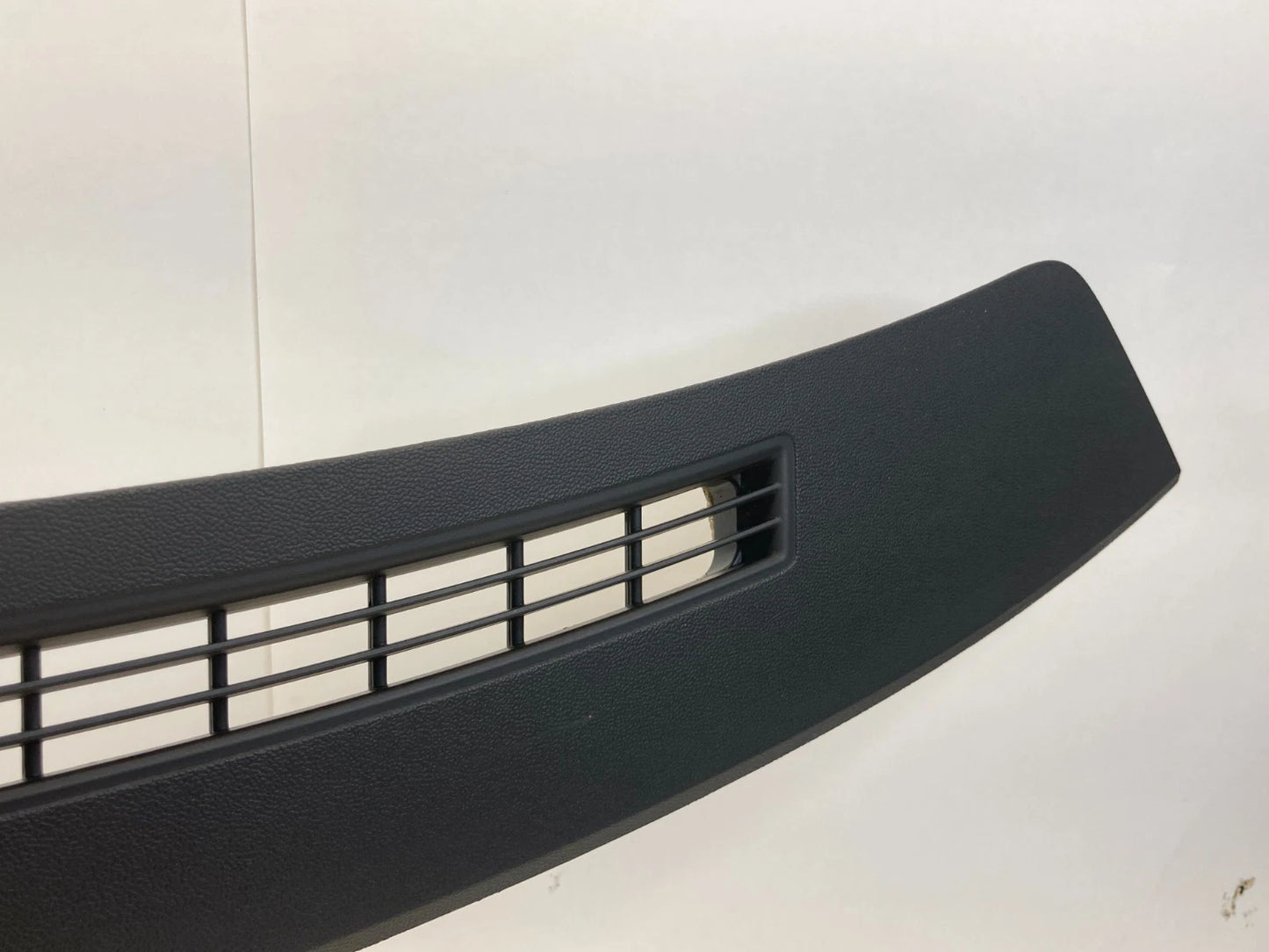 2008-2010 DODGE CHARGER CHRYSLER 300 DASH UPPER DEFROSTER GRILLE COVER 61411N024