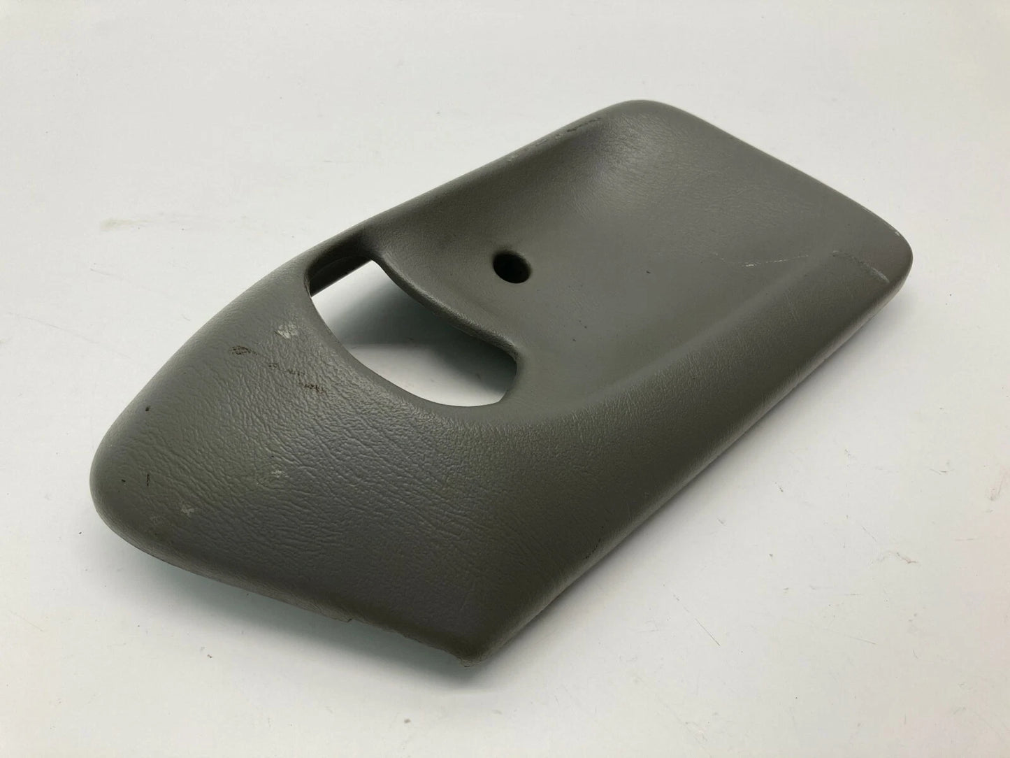 2000-2005 CHEVROLET IMPALA REAR LEFT SIDE INNER DOOR HANDLE BEZEL TRIM 21995764
