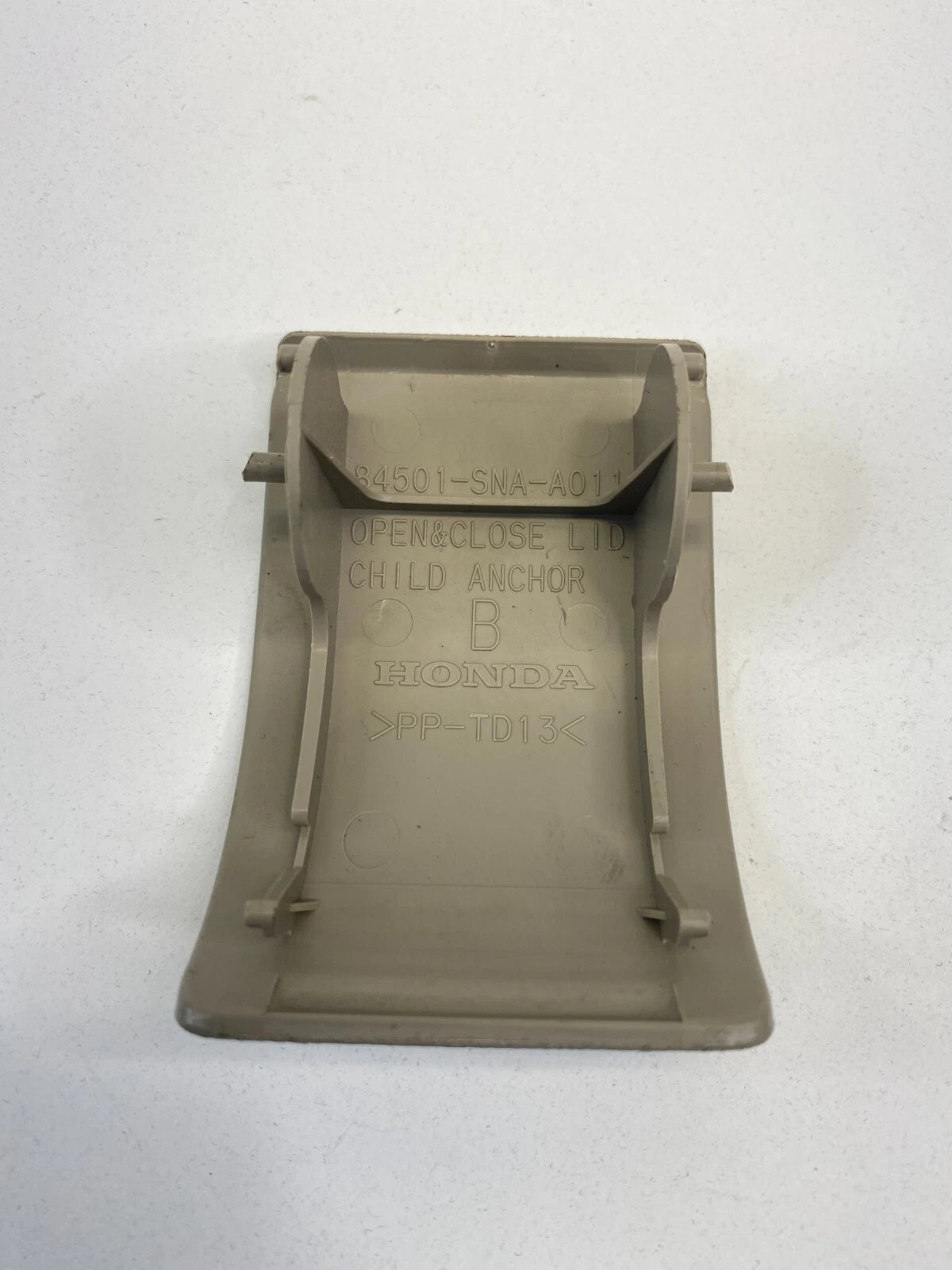 2006-2011 HONDA CIVIC REAR SEAT DECK LID CHILD RESTRAINT ANCHOR COVER 84501-SNA