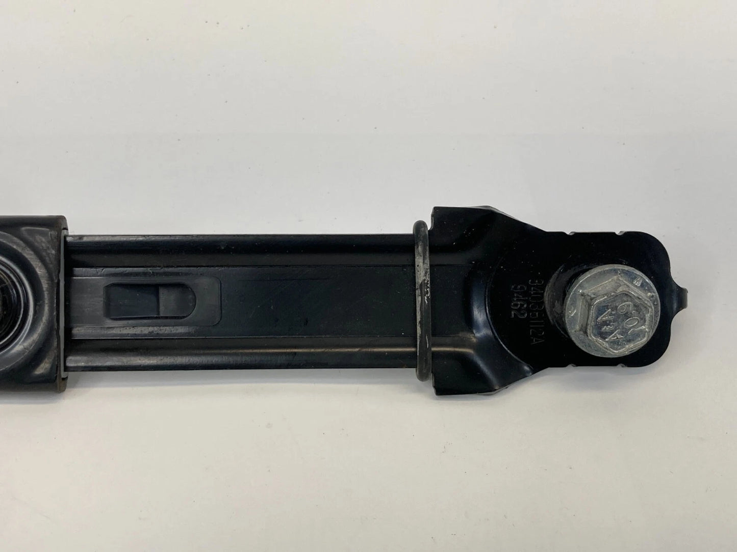 2011-2014 HYUNDAI SONATA FRONT RIGHT PASS SEAT BELT HEIGHT ADJUSTER 88890-3Q000