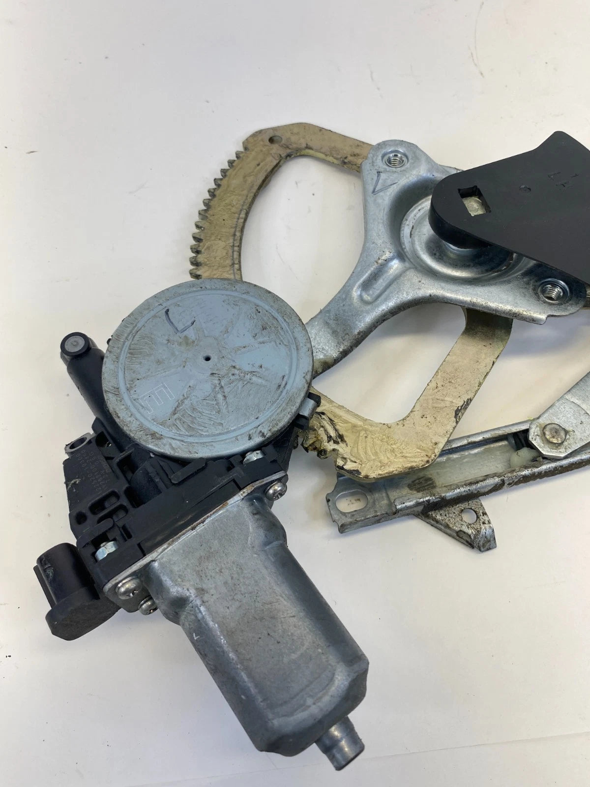 2004-2010 TOYOTA SIENNA FRONT LEFT DRIVER POWER WINDOW REGULATOR MOTOR OEM