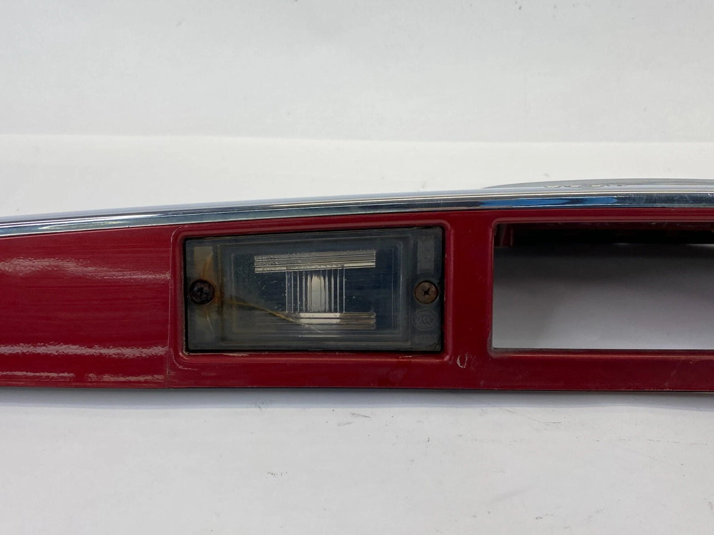 07-09 KIA SPORTAGE REAR TAILGATE LIFTGATE LICENSE MOLDING W/ EMBLEM & LAMP OEM