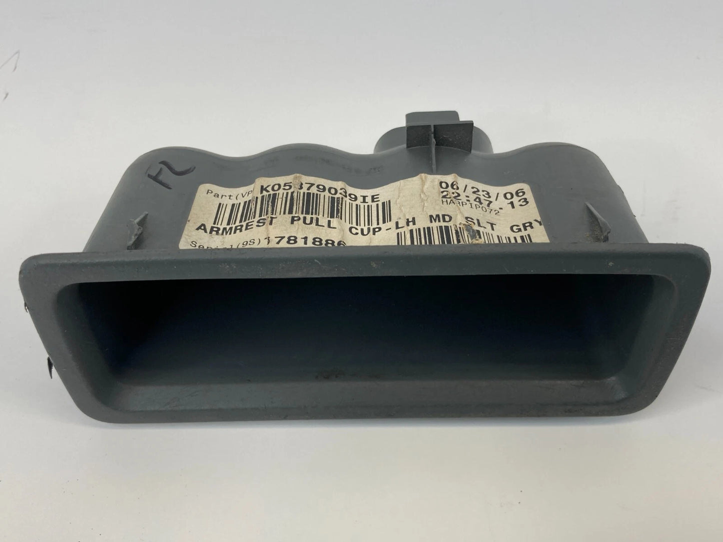 2005-2010 JEEP GRAND CHEROKEE FRONT LEFT INNER DOOR PULL CUP HANDLE 5879039IE